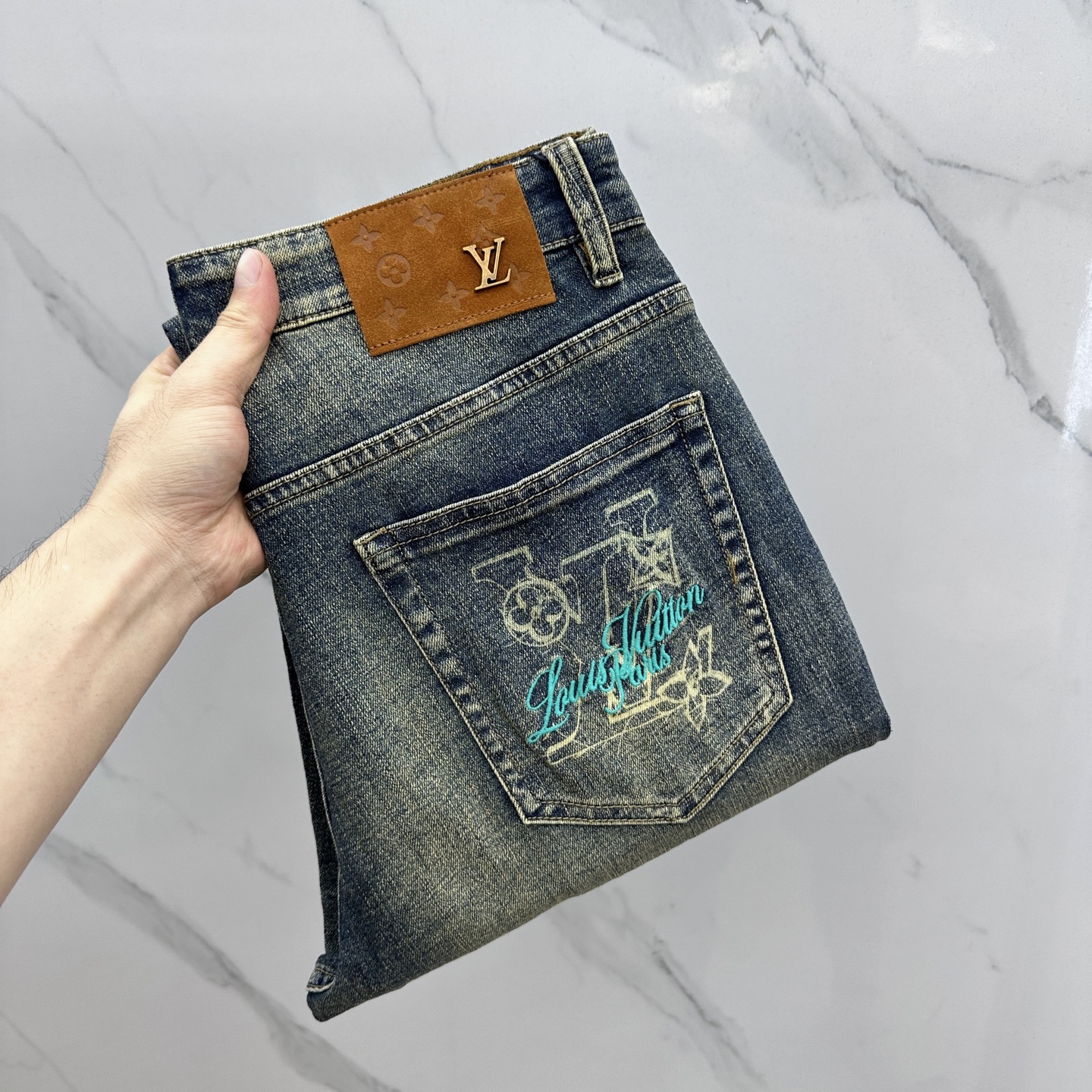 Louis Vuitton 2025 Spring Jeans: High-End Custom with Unique Details. - 图片 1