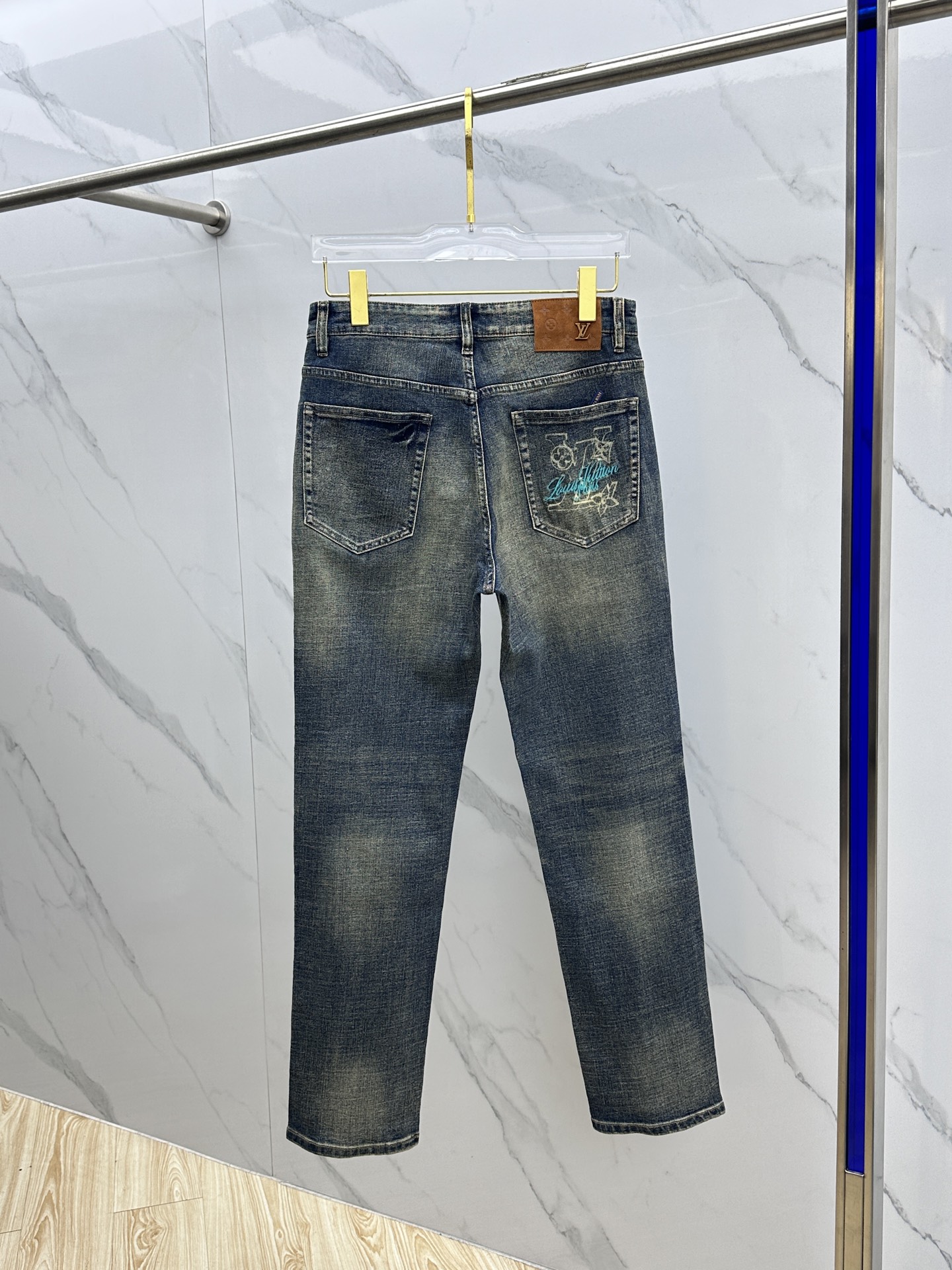Louis Vuitton 2025 Spring Jeans: High-End Custom with Unique Details. - 图片 8