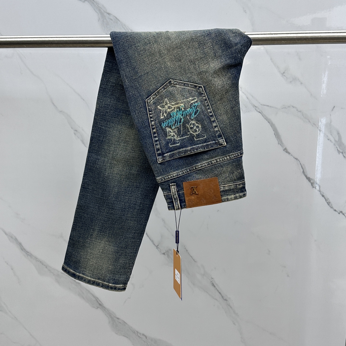 Louis Vuitton 2025 Spring Jeans: High-End Custom with Unique Details. - 图片 2