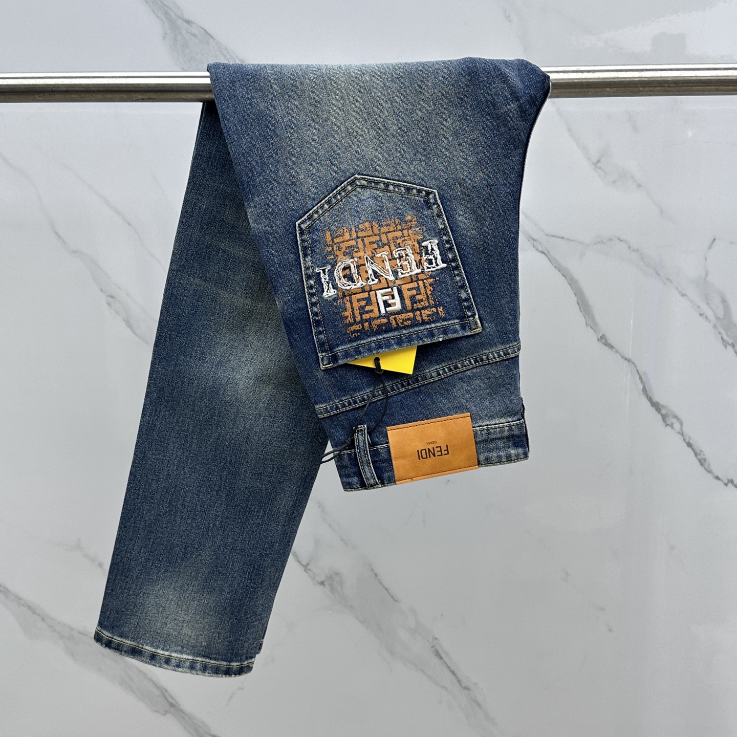 调价
 🆕Fendi*芬迪 🔥高端定制、2025早春最新款牛仔裤 柜台同步发售 原版定制复刻 客供五金辅