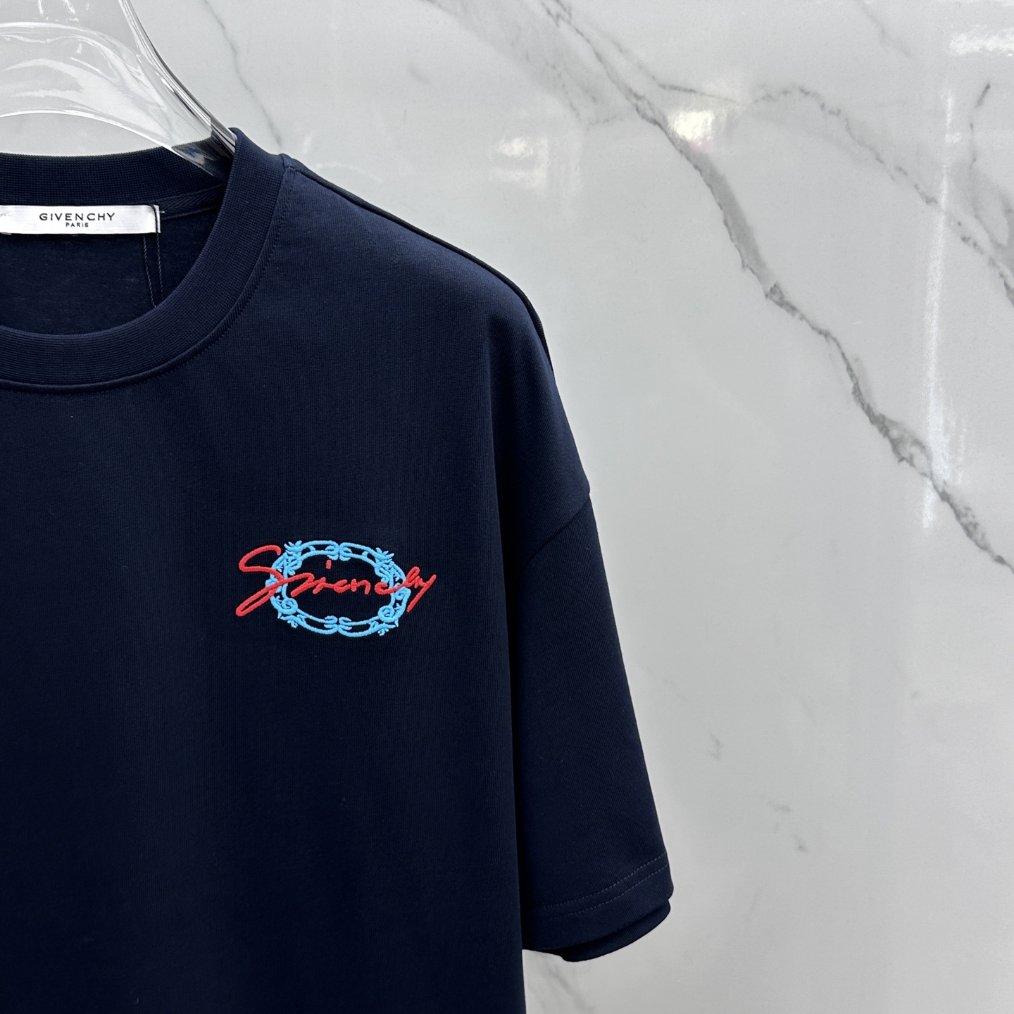 Givenchy Spring Collection: Top-class Cotton, Easy Styling for Men and Women - 图片 4