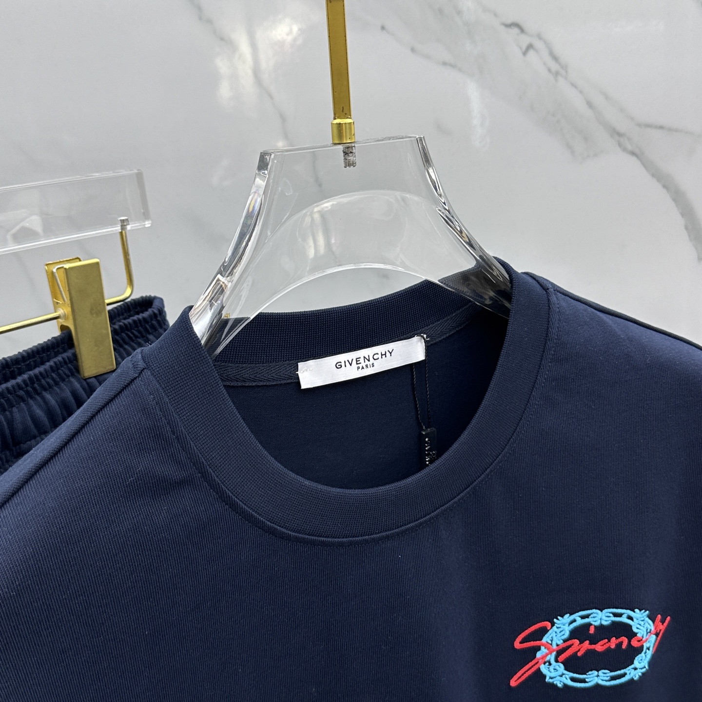 Givenchy Spring Collection: Top-class Cotton, Easy Styling for Men and Women - 图片 3