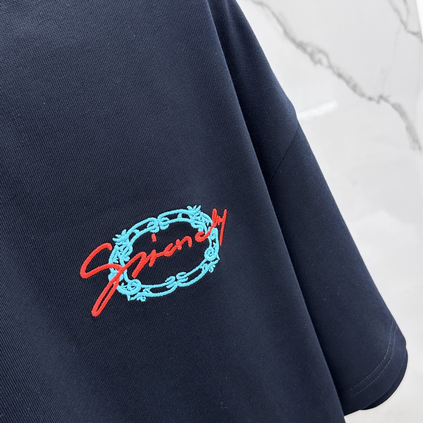 Givenchy Spring Collection: Top-class Cotton, Easy Styling for Men and Women - 图片 5