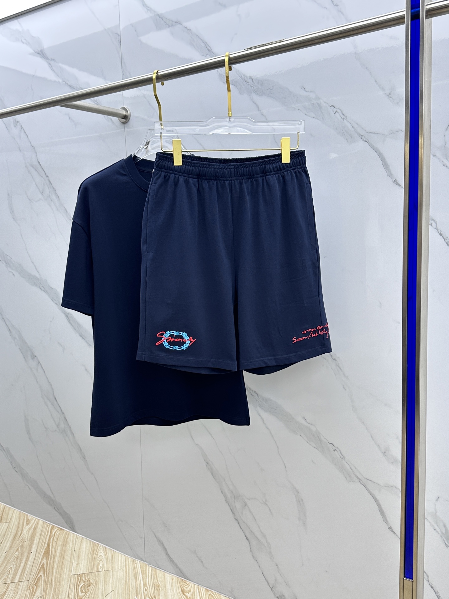 Givenchy Spring Collection: Top-class Cotton, Easy Styling for Men and Women - 图片 8