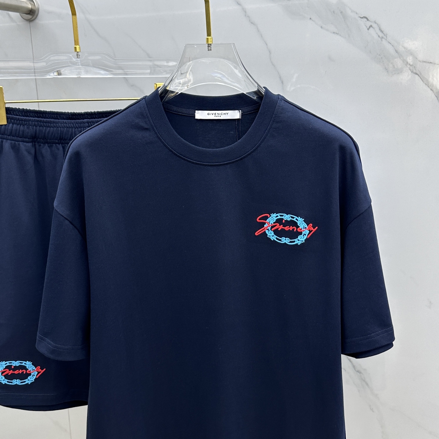 Givenchy Spring Collection: Top-class Cotton, Easy Styling for Men and Women - 图片 2