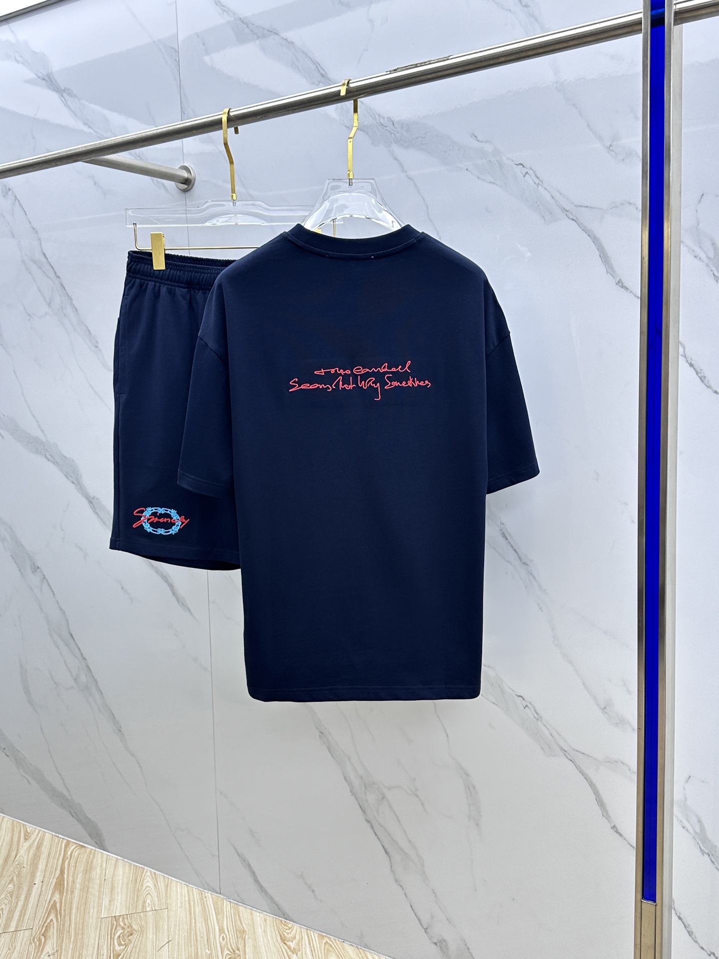 Givenchy Spring Collection: Top-class Cotton, Easy Styling for Men and Women - 图片 7
