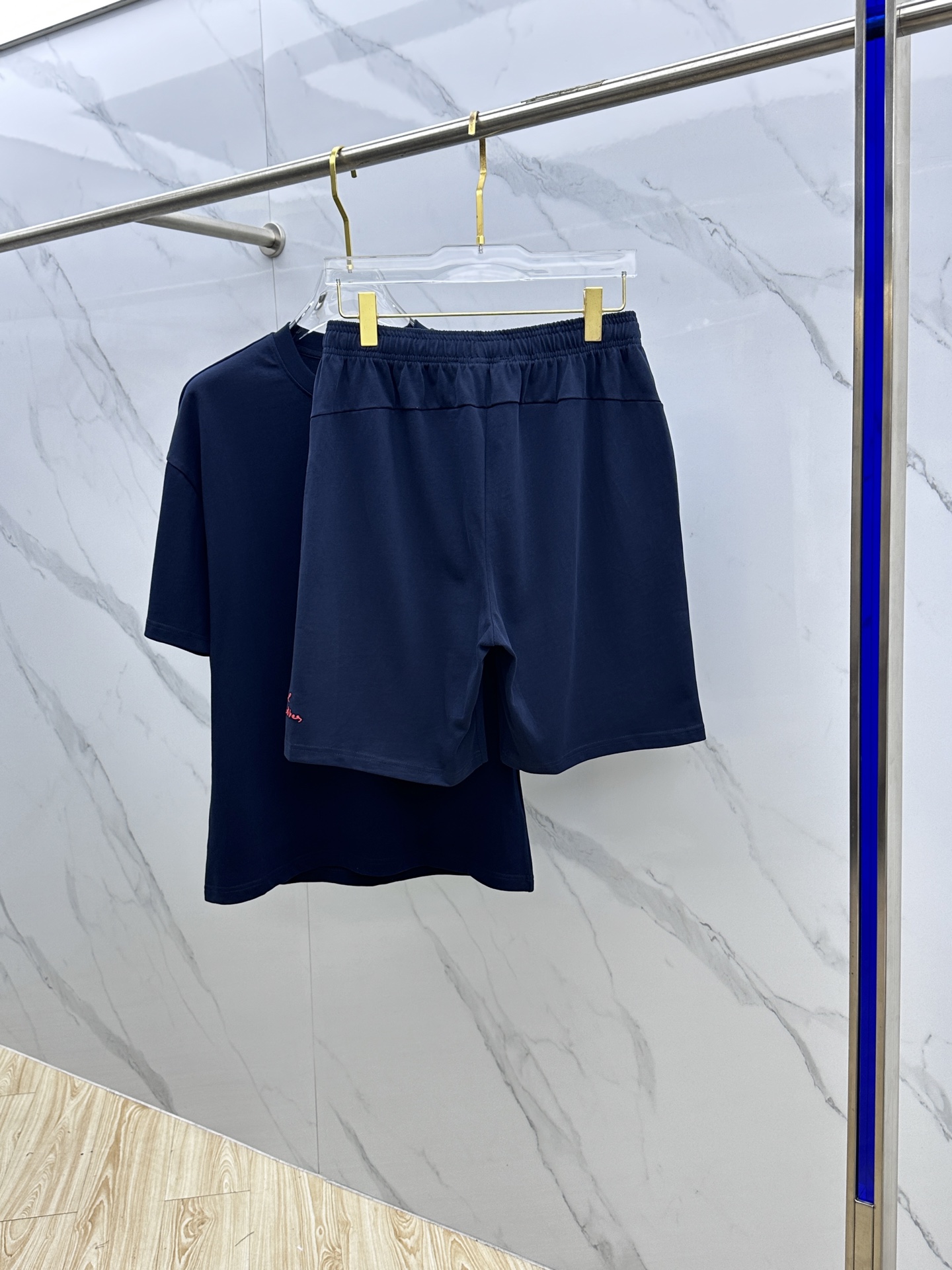 Givenchy Spring Collection: Top-class Cotton, Easy Styling for Men and Women - 图片 9