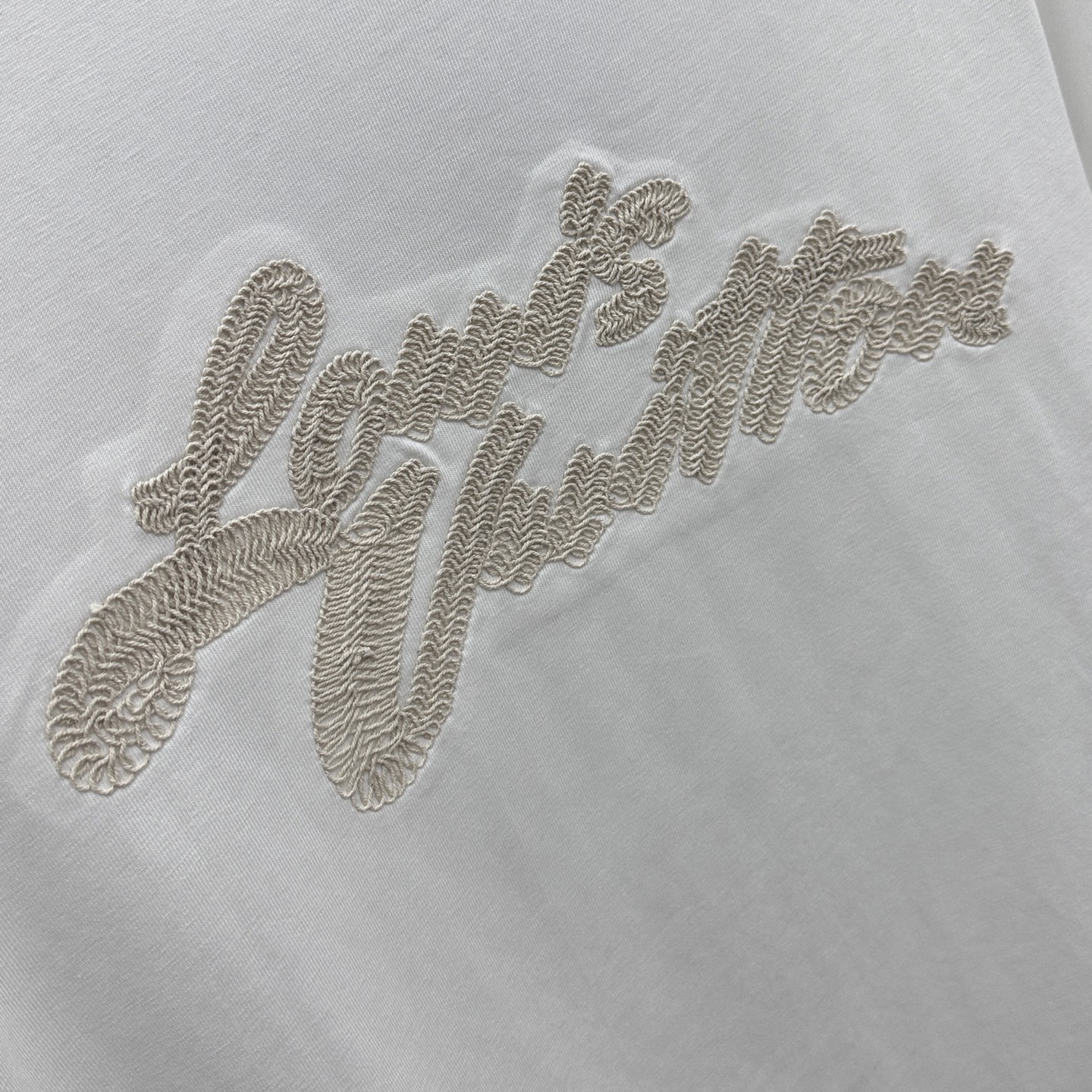  🆕1V*路易威登 2025FW春夏新品圆领打底外穿T恤，立体logo字母刺绣，手感面糯有骨感，柔而有韧