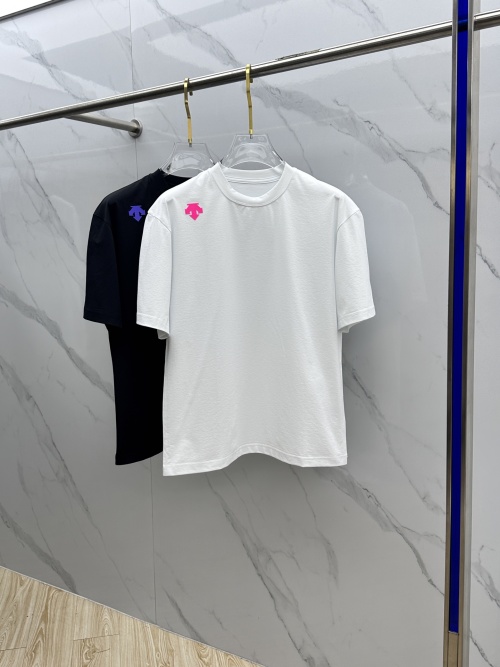 Descente Men's/Women's Quick-Dry Athletic T-Shirt - Perfect for Running & Training