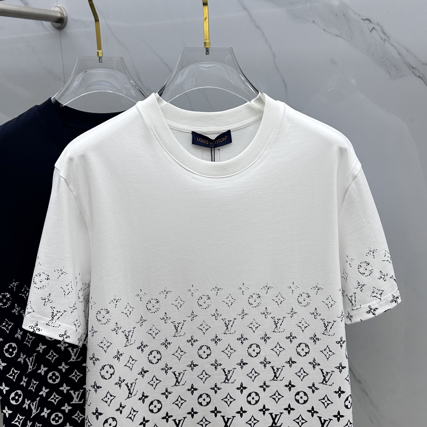 Louis Vuitton 2025FW Crewneck T-Shirt with Allover Logo Print, Unisex 3 i1747331441084 104 0 1