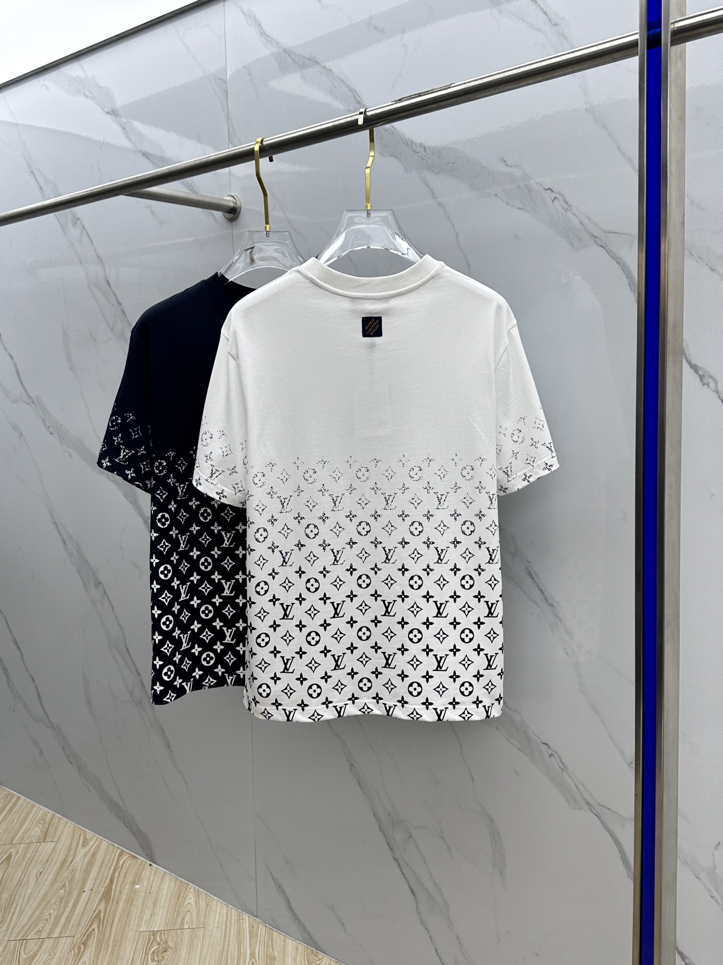 Louis Vuitton 2025FW Crewneck T-Shirt with Allover Logo Print, Unisex 10 i1747331441363 4623 0 8