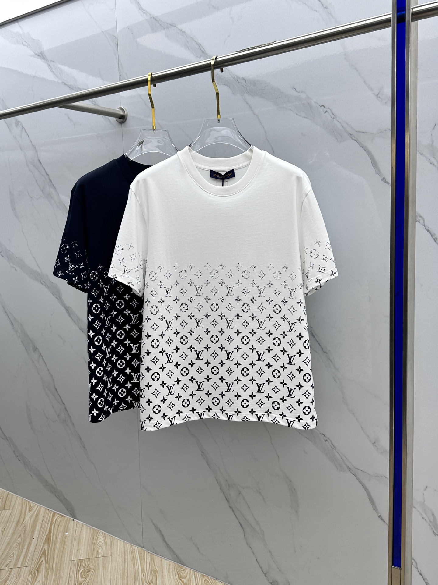 Louis Vuitton 2025FW Crewneck T-Shirt with Allover Logo Print, Unisex 2 i1747331441423 1702 0 0