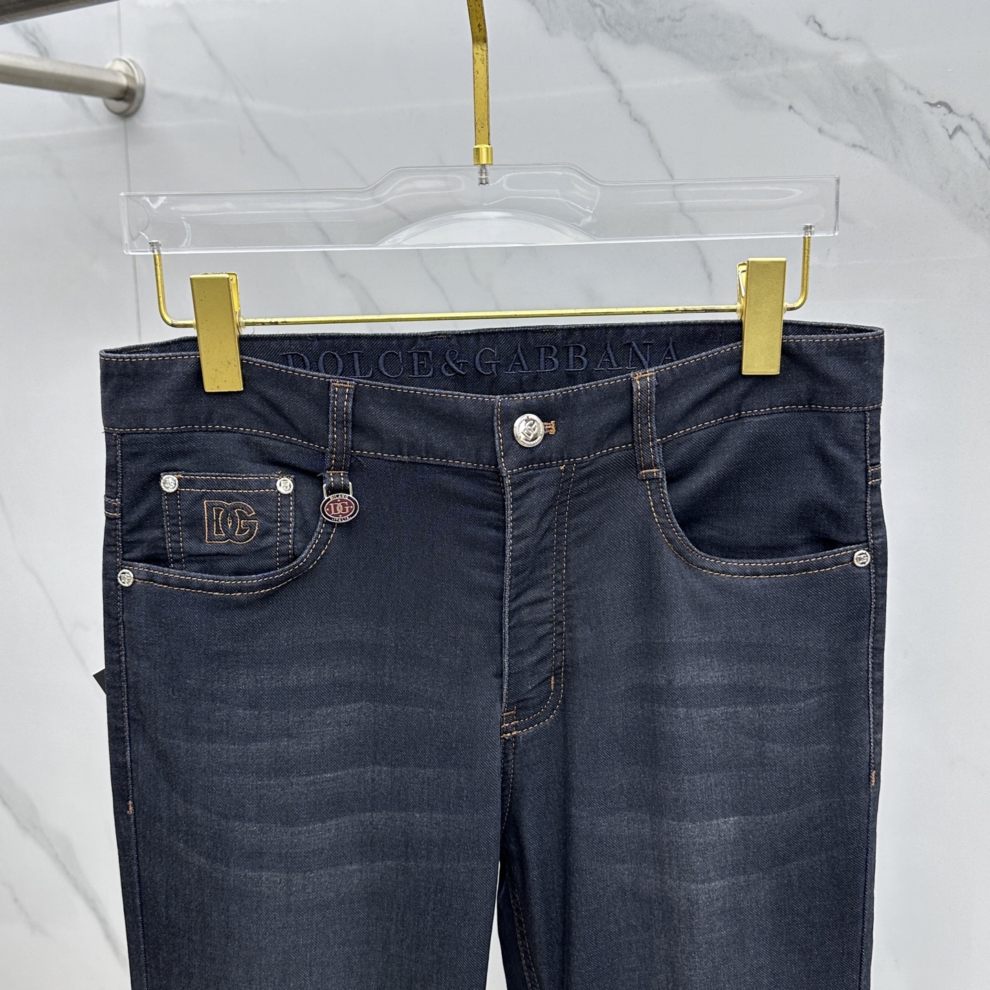  🆕DG*杜嘉班纳 🔥高端定制、2025早春薄款最新款牛仔裤 柜台同步发售 小直筒版型，进口固色面料 原