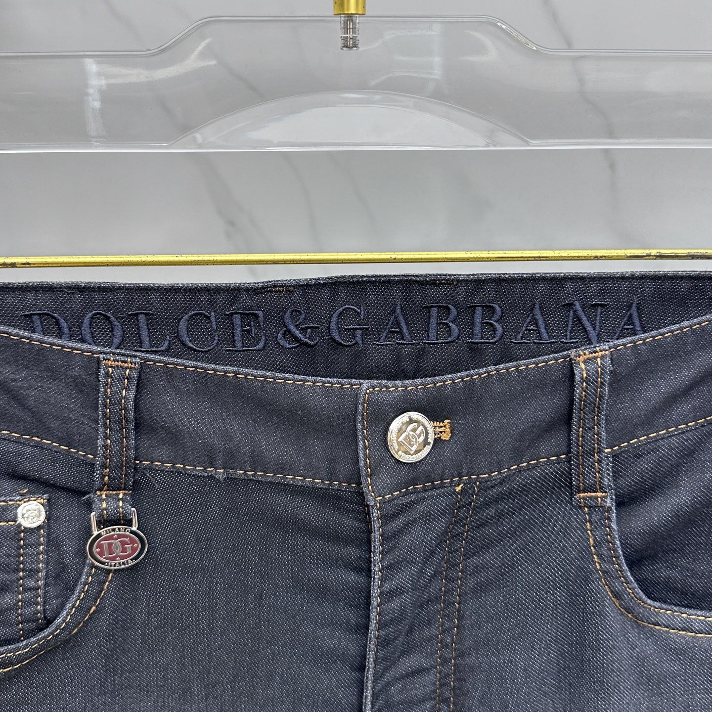  🆕DG*杜嘉班纳 🔥高端定制、2025早春薄款最新款牛仔裤 柜台同步发售 小直筒版型，进口固色面料 原