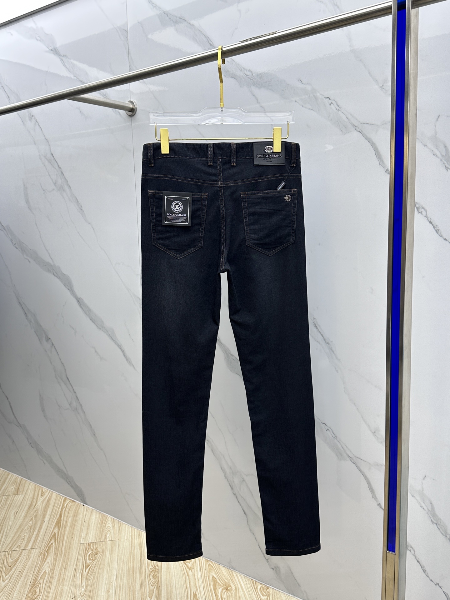  🆕DG*杜嘉班纳 🔥高端定制、2025早春薄款最新款牛仔裤 柜台同步发售 小直筒版型，进口固色面料 原