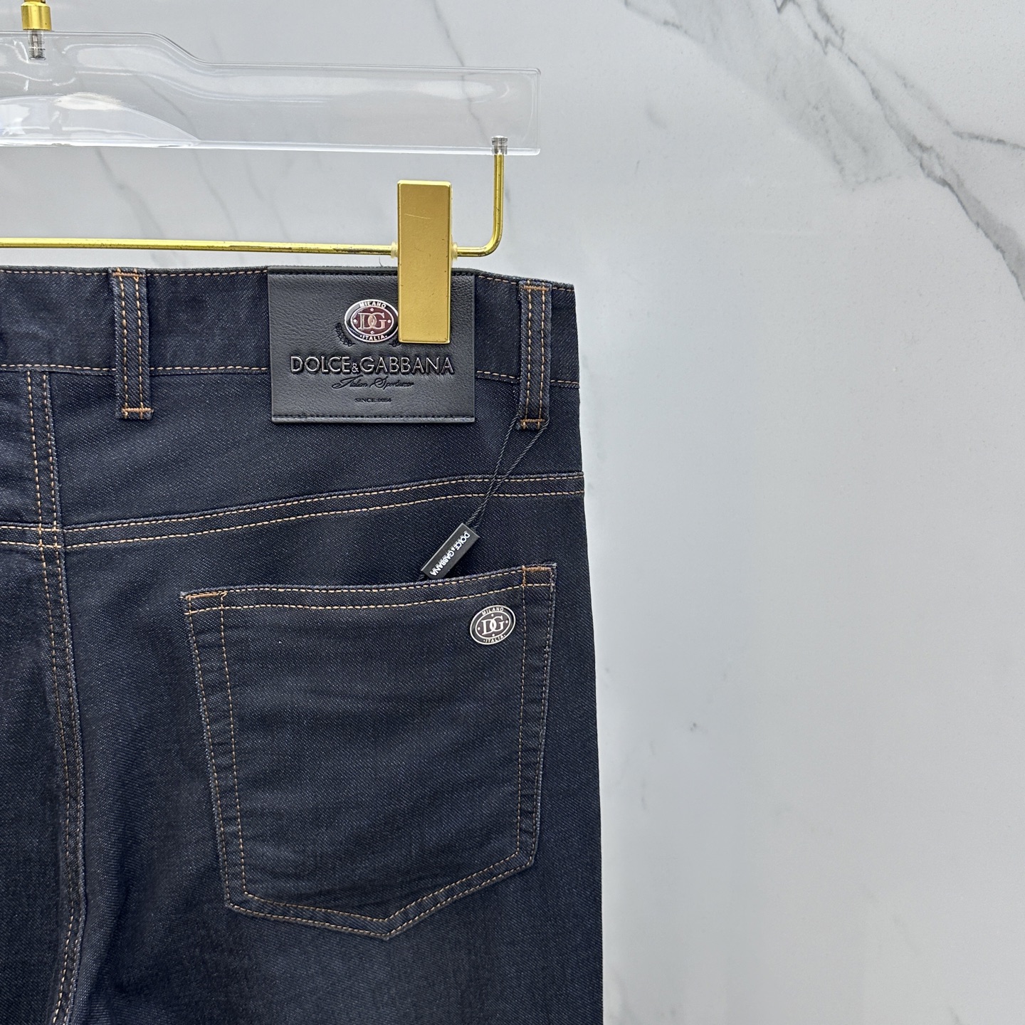  🆕DG*杜嘉班纳 🔥高端定制、2025早春薄款最新款牛仔裤 柜台同步发售 小直筒版型，进口固色面料 原