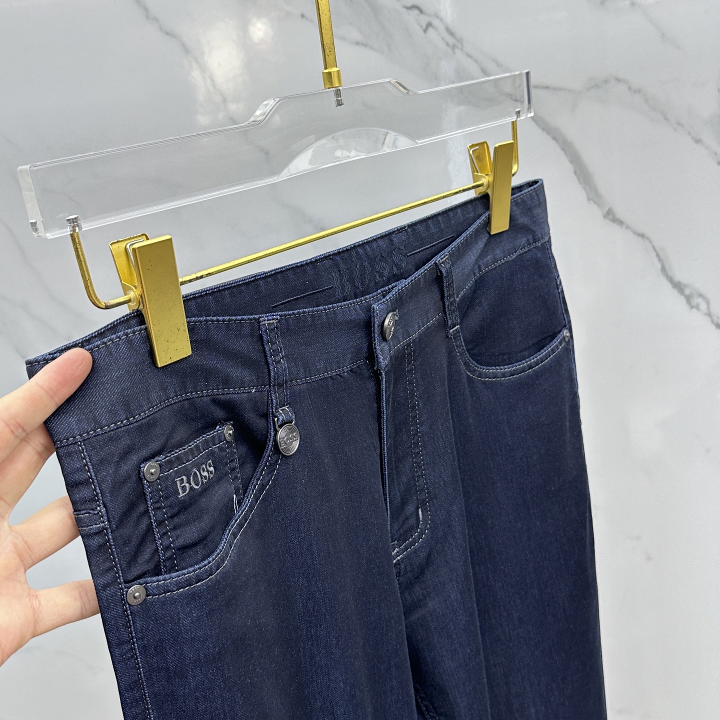  🆕BOSS  🔥高端定制、2025早春薄款最新款牛仔裤 柜台同步发售 小直筒版型，进口固色面料 原版定