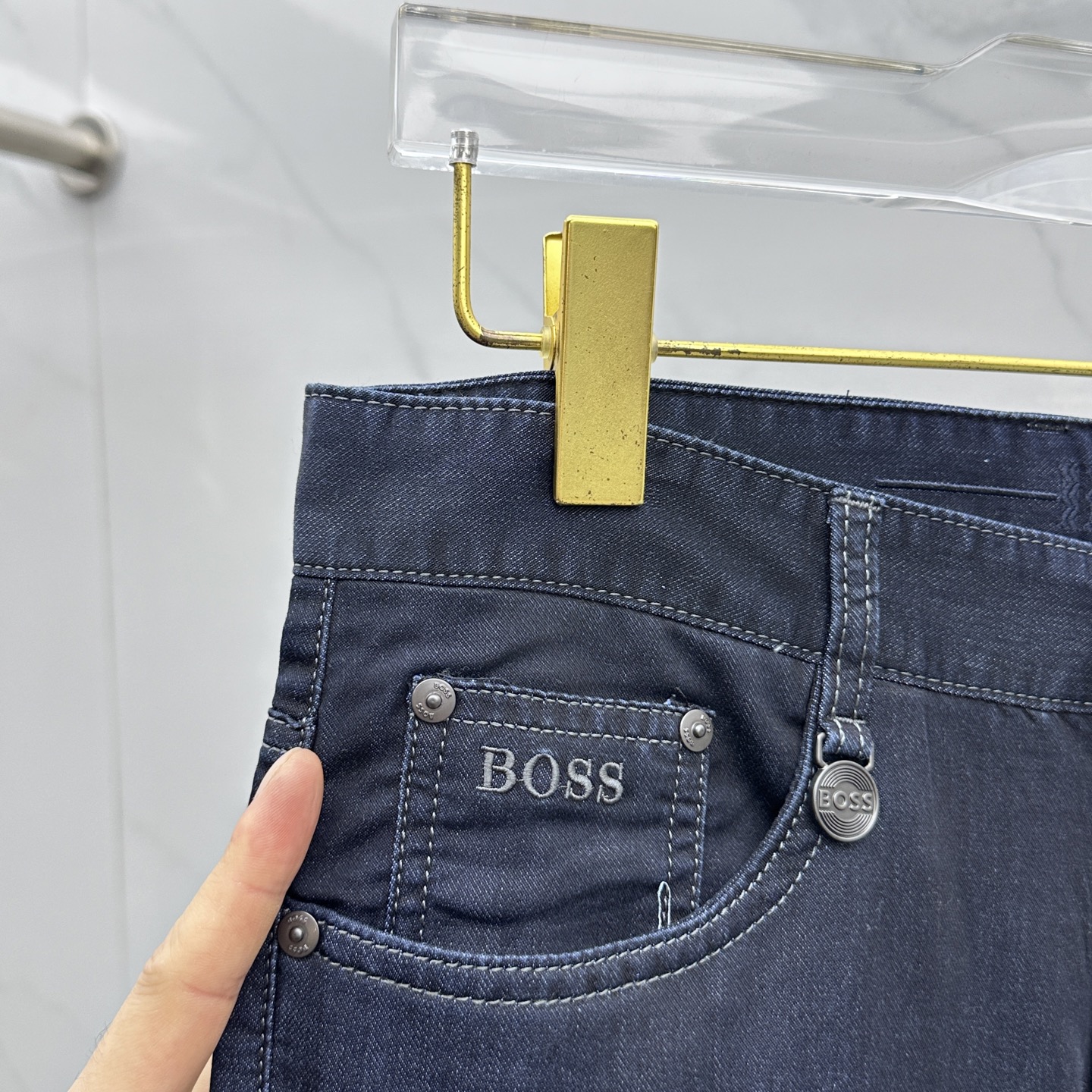  🆕BOSS  🔥高端定制、2025早春薄款最新款牛仔裤 柜台同步发售 小直筒版型，进口固色面料 原版定