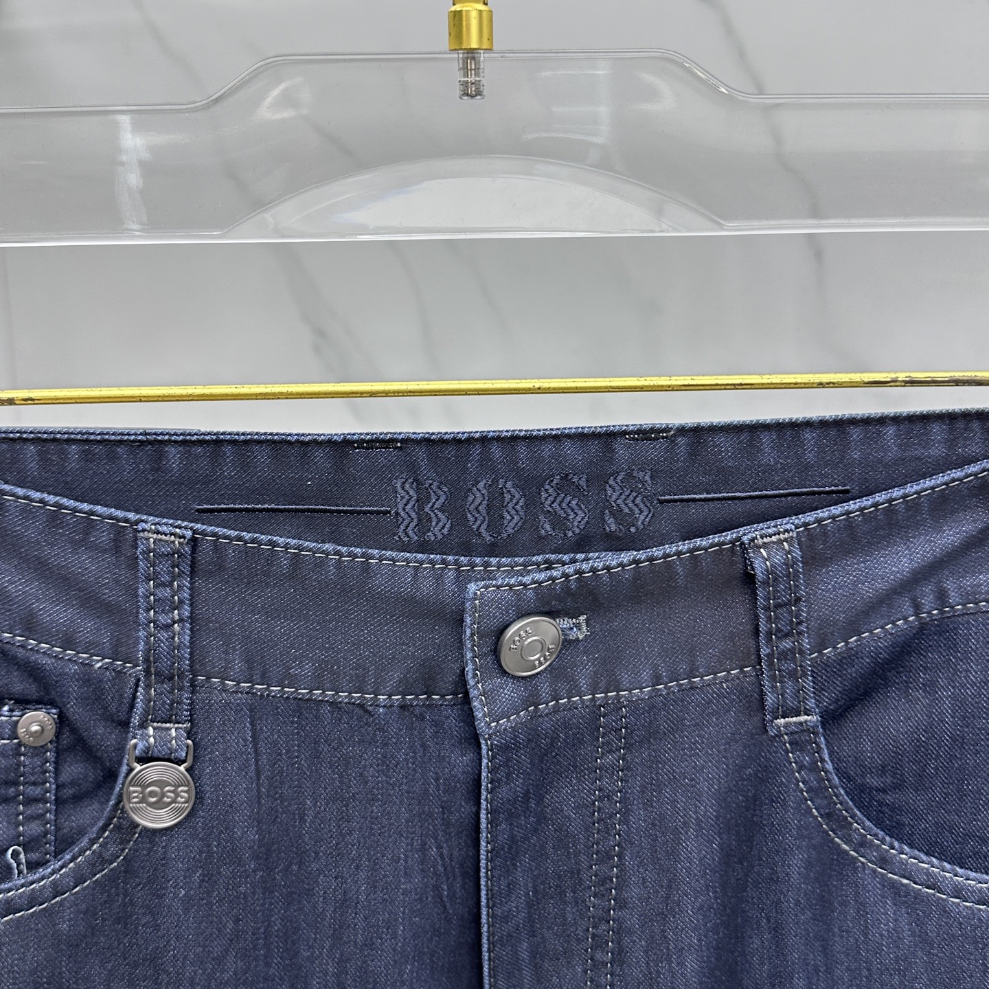  🆕BOSS  🔥高端定制、2025早春薄款最新款牛仔裤 柜台同步发售 小直筒版型，进口固色面料 原版定