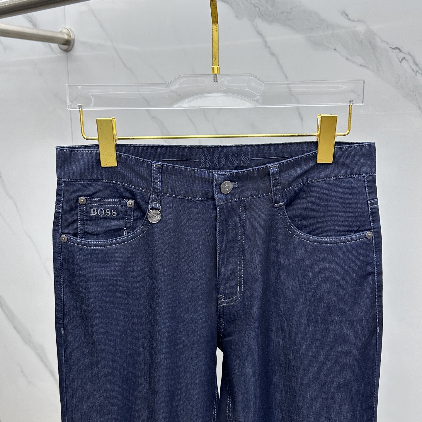  🆕BOSS  🔥高端定制、2025早春薄款最新款牛仔裤 柜台同步发售 小直筒版型，进口固色面料 原版定