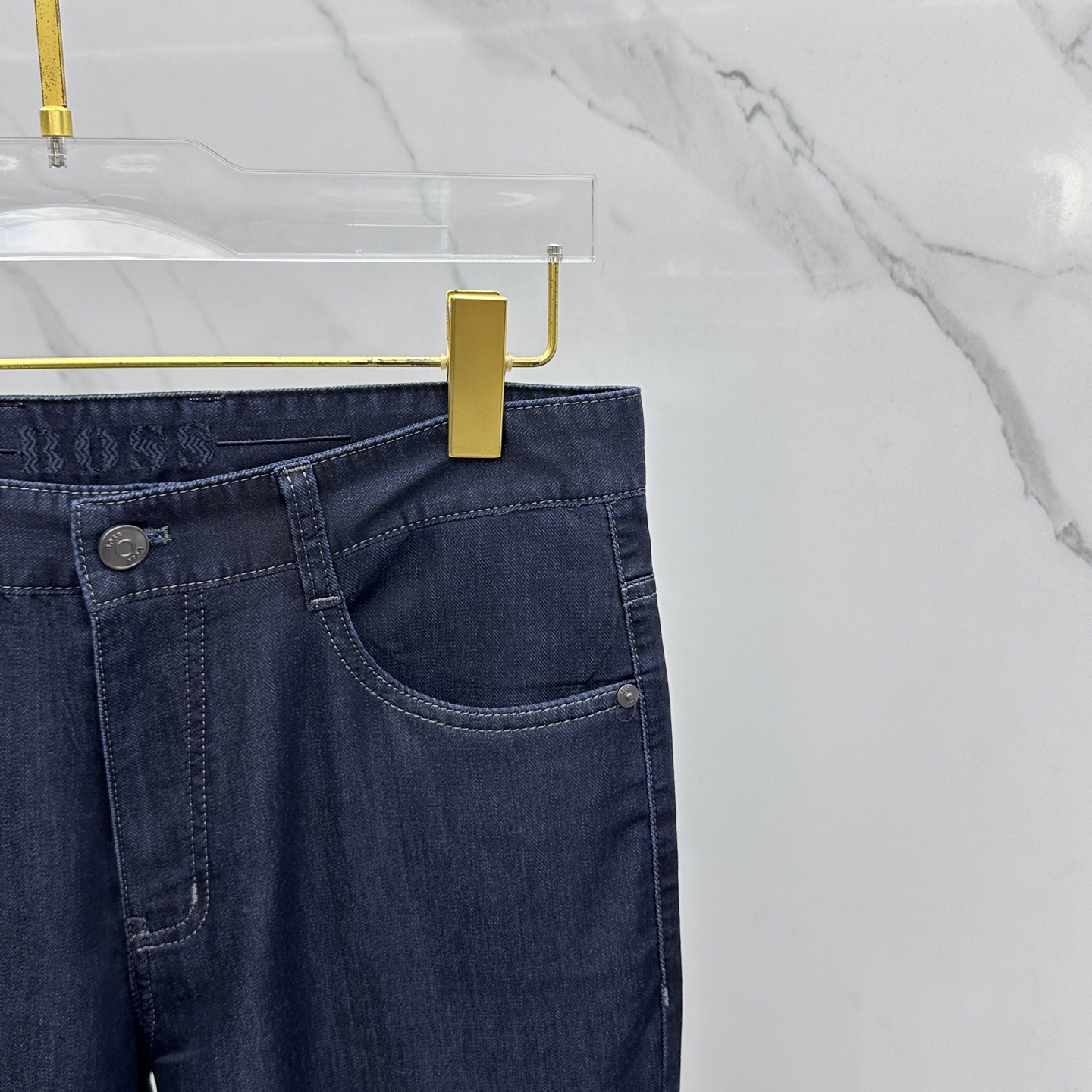  🆕BOSS  🔥高端定制、2025早春薄款最新款牛仔裤 柜台同步发售 小直筒版型，进口固色面料 原版定