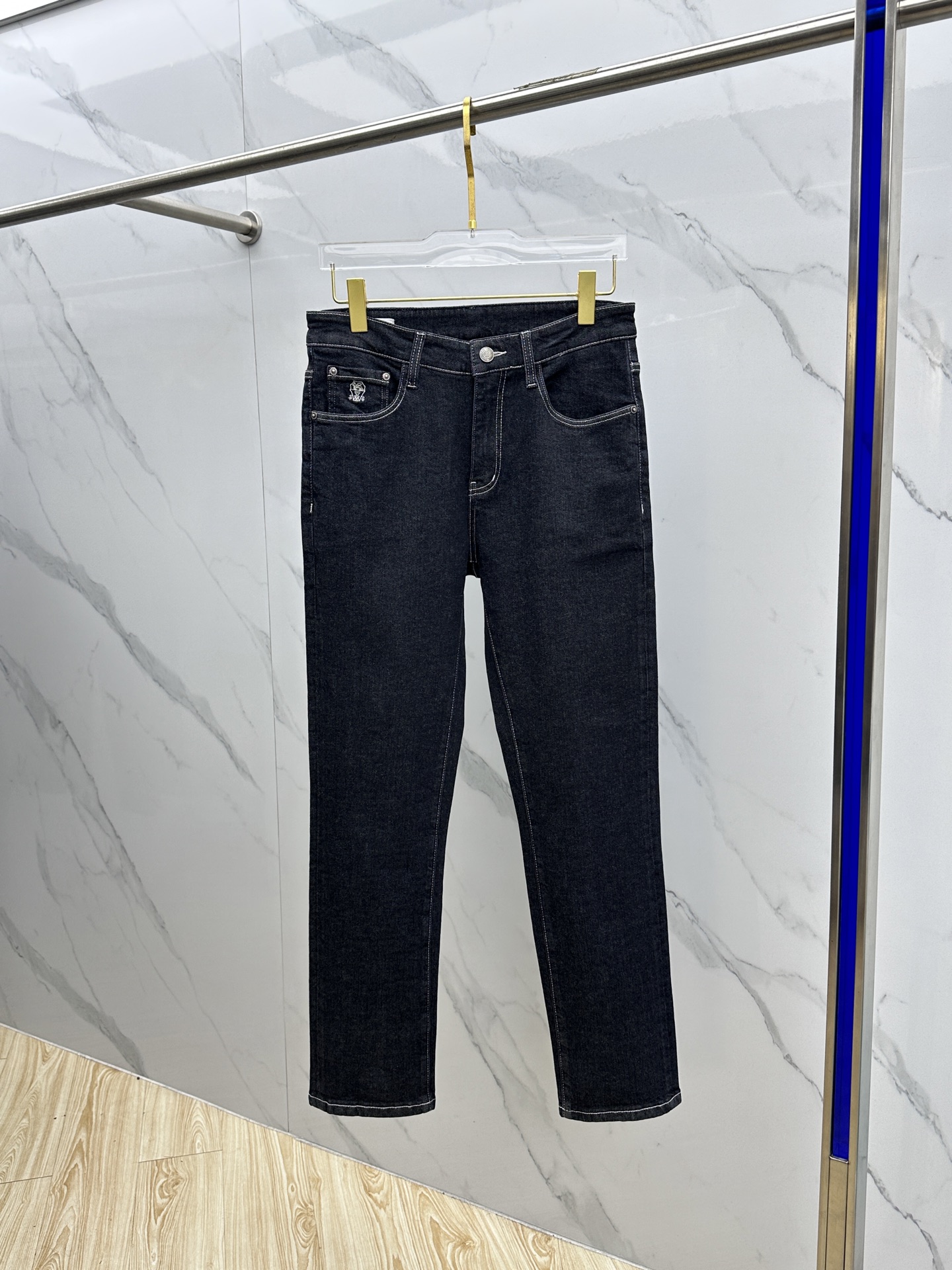 2025 Spring High-End Custom Jeans with Original Regraving and Solid Fabric - 图片 3