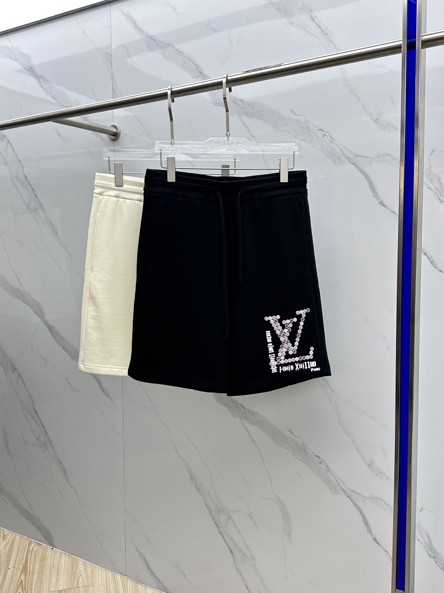  🆕1V*路易威登 2025春夏新款男士休闲抽绳短裤 高端货简洁时尚大方 简洁利落又清爽 品质做工细节经