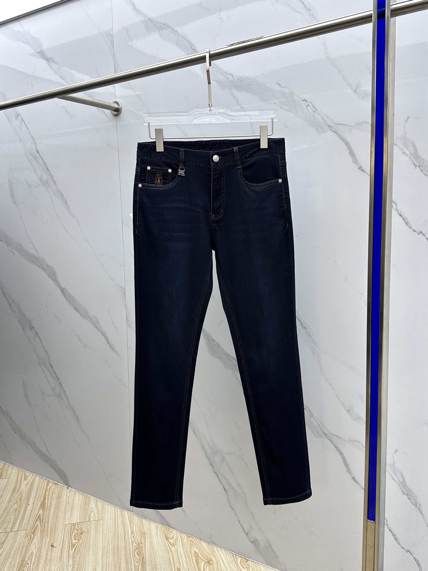 2025 Spring High-End Custom Jeans with Unique Designs and Quality Materials - 图片 2