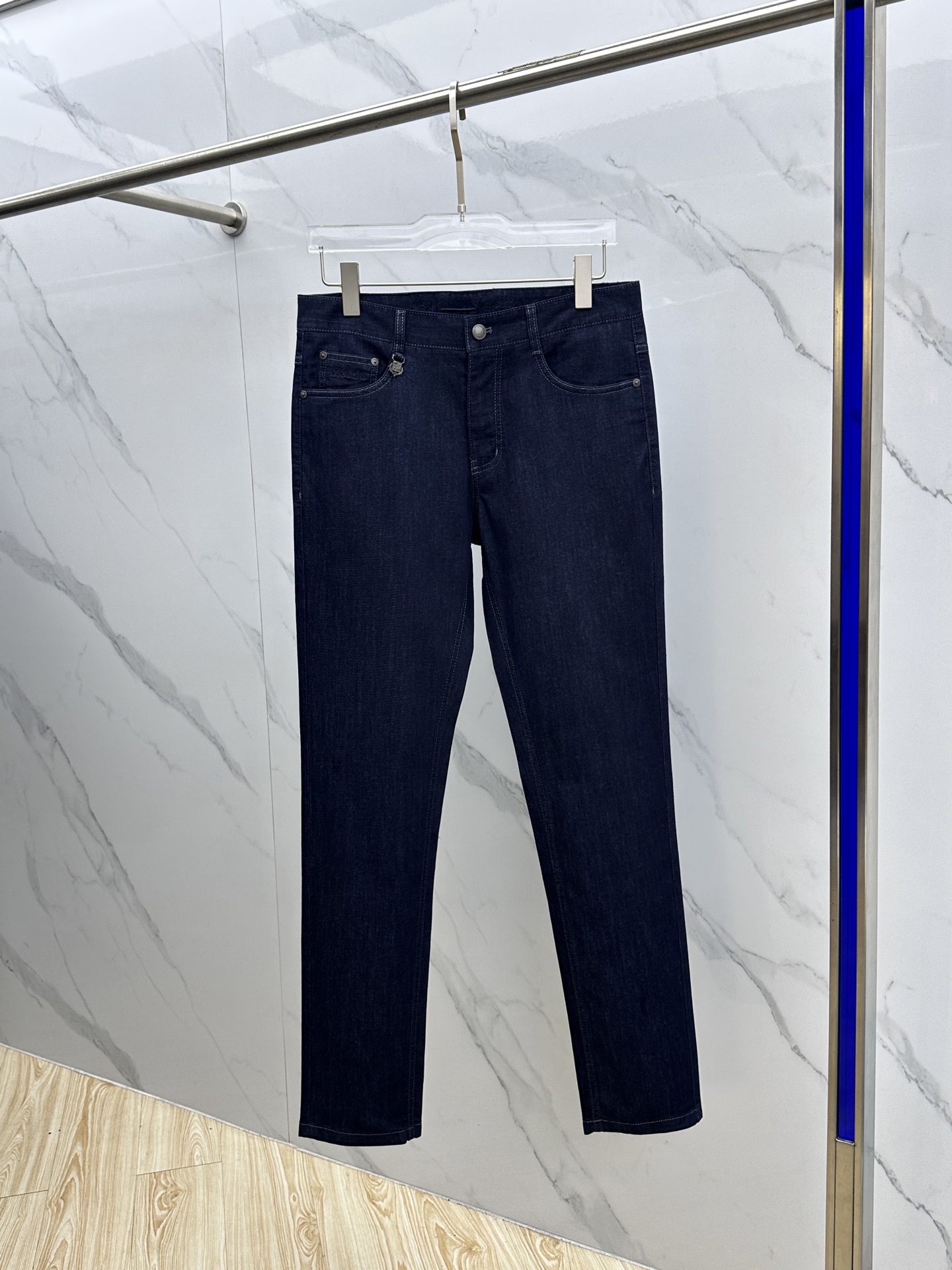 P678 New High-End Custom Jeans for Spring 2025: Unique Fabric, Quality Hardware, Distinctive Design - 图片 2