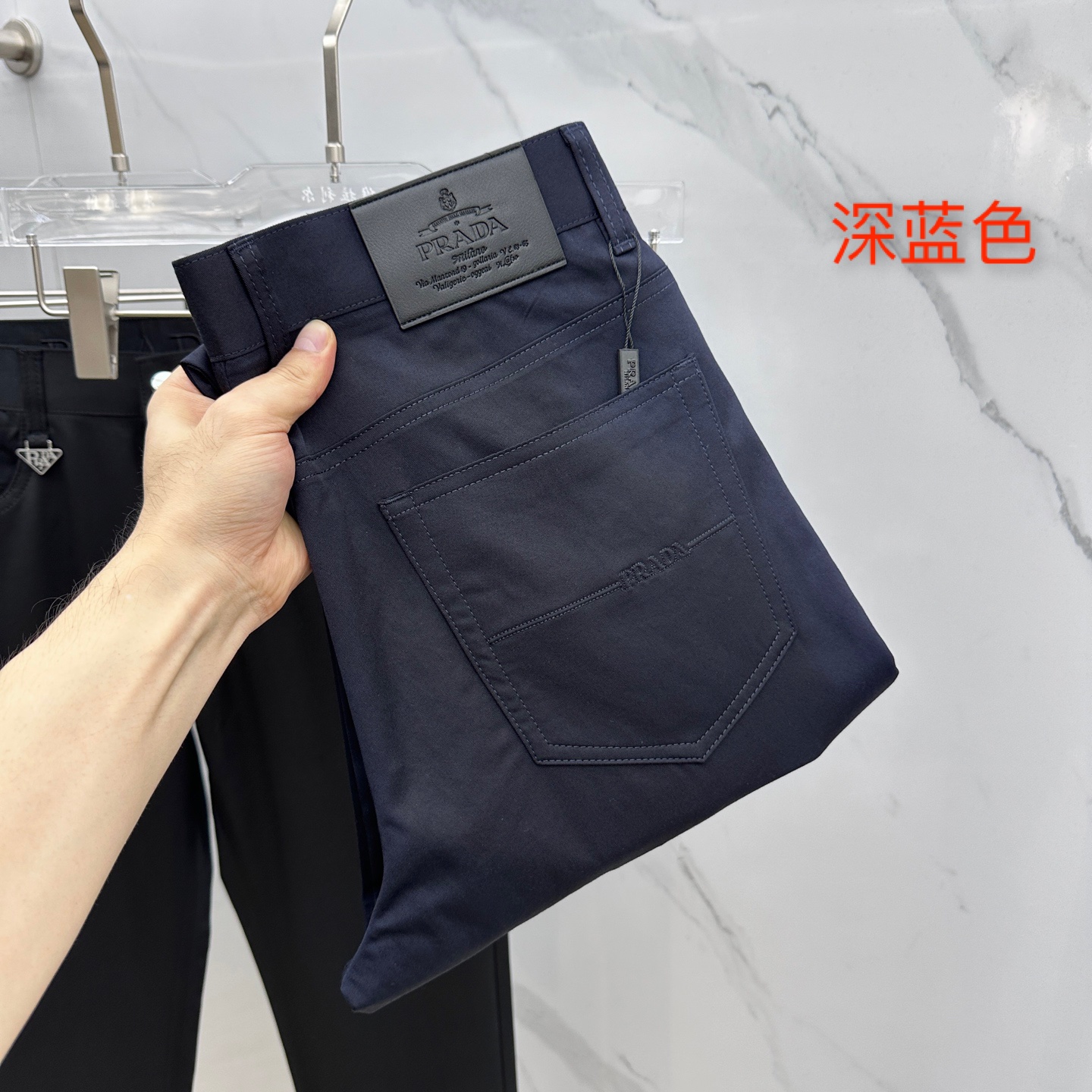 NO:419158,Prad*Prada 0 new spring and summer casual pants five-bag trousers, released simultaneously on the official website, trouser body craft design, imported customer-supplied auxiliary materials, fabric customization, and OEM products are free of inspection!  Every detail is the ultimate, the original hardware accessories are full of trendy style, complete with three standards, stylish and handsome on the upper body, and a must-have item for trendy people!  Original production of A11!  Number of codes 29-38 None 35.37, prada, prada, alexander wang19860909Prad*普拉达 0春夏新品休闲裤五袋西裤,官网同步发售,裤身工艺设计,进口客供辅料、面料定制,代工厂出品免检！每个细节做到极致,原版五金配件,潮范十足、三标齐全,上身有型帅气,潮人必备单品！ A11原单出品！ 码数29-38无35.37,,prada,prada,alexander wang,Men's clothing