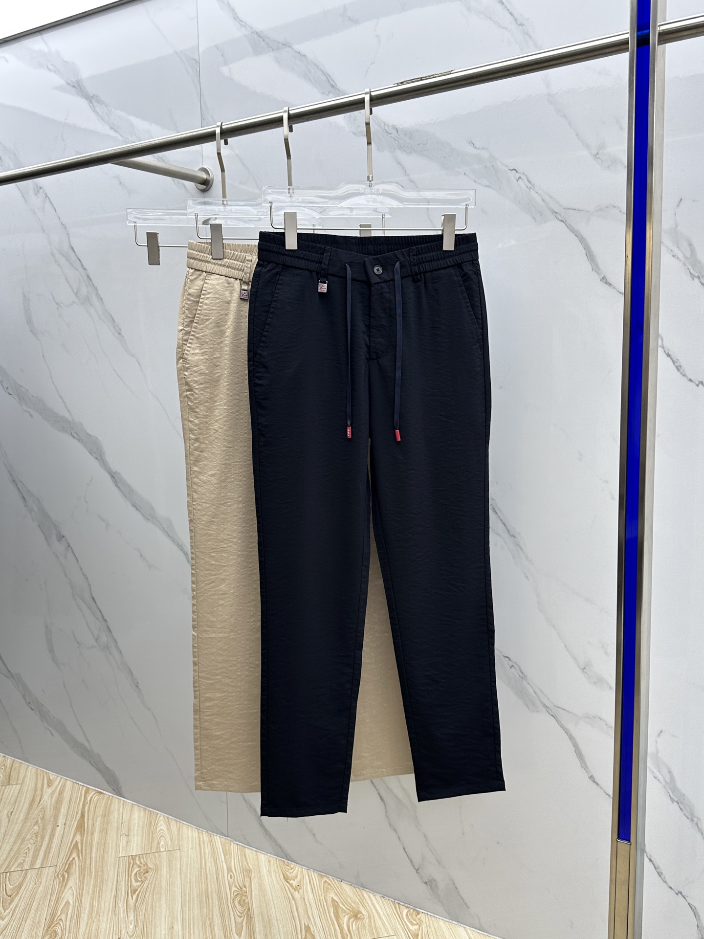 NO:426052,ISAIA Italian brand new spring and summer lace-up casual pants, released simultaneously on the official website, trouser body craft design, imported customer-supplied auxiliary materials, fabric customization, and OEM products are free of inspection!  Every detail is the ultimate, the original hardware accessories are full of trendy style, complete with three standards, stylish and handsome on the upper body, and a must-have item for trendy people!  Original production of A11!  Number of codes 29-38 None 35.37, alexander wang19860909ISAIA 意大利品牌 春夏新品系带休闲裤,官网同步发售,裤身工艺设计,进口客供辅料、面料定制,代工厂出品免检！每个细节做到极致,原版五金配件,潮范十足、三标齐全,上身有型帅气,潮人必备单品！ A11原单出品！ 码数29-38无35.37,,alexander wang,Men's clothing