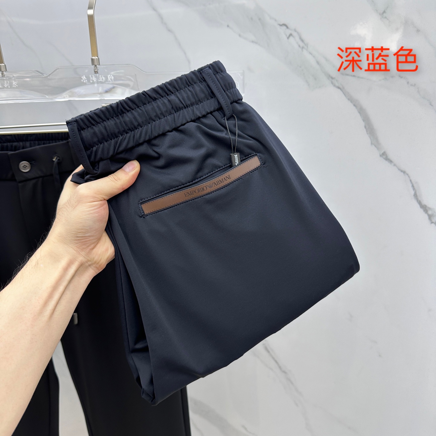 NO:471050,Armani*Armani New spring and summer lace-up casual pants, released simultaneously on the official website, trouser body craft design, imported customer-supplied auxiliary materials, fabric customization, and OEM products are free of inspection!  Every detail is the ultimate, the original hardware accessories are full of trendy style, complete with three standards, stylish and handsome on the upper body, and a must-have item for trendy people!  Original production of A11!  Number of codes 29-38 None 35.37, Armani, Armani, Alexander wang19860909Armani*阿玛尼 春夏新品系带休闲裤,官网同步发售,裤身工艺设计,进口客供辅料、面料定制,代工厂出品免检！每个细节做到极致,原版五金配件,潮范十足、三标齐全,上身有型帅气,潮人必备单品！ A11原单出品！ 码数29-38无35.37,,armani,armani,alexander wang,Men's clothing