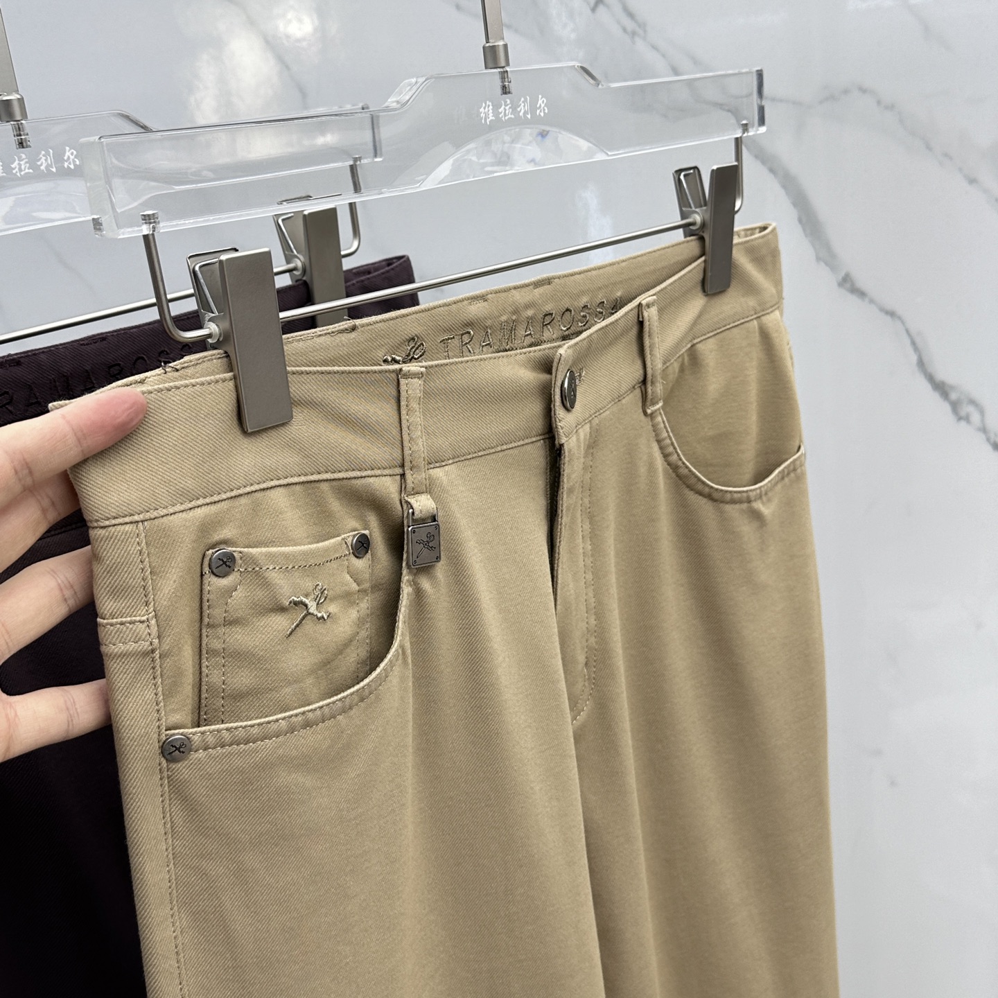Tramaroossa Spring 2025: Italian Brand Recreational Pants Co-Selling Network, Design, Importer’s Feeder. - 图片 5