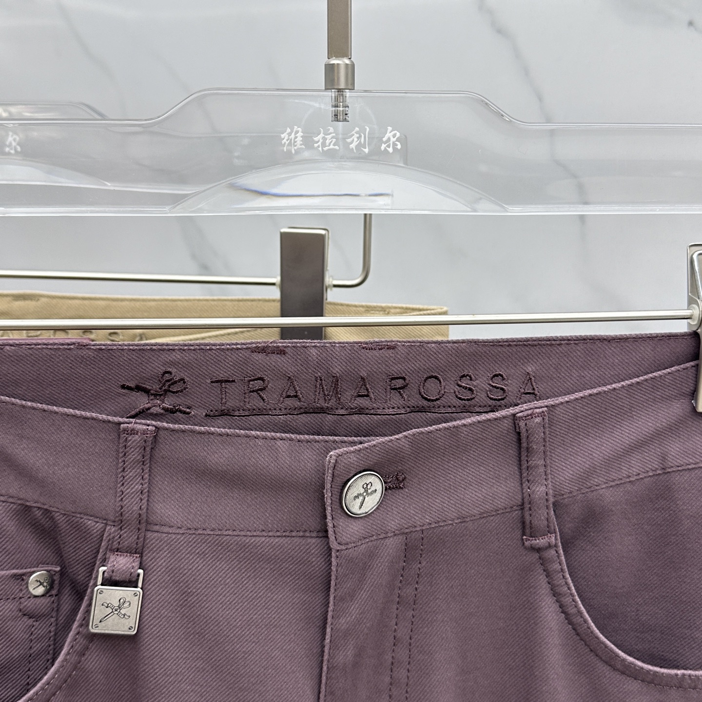 Italian Brand Tramaroossa: Spring 2025 Recreational Pants Collection and Co-Selling Strategy - 图片 6