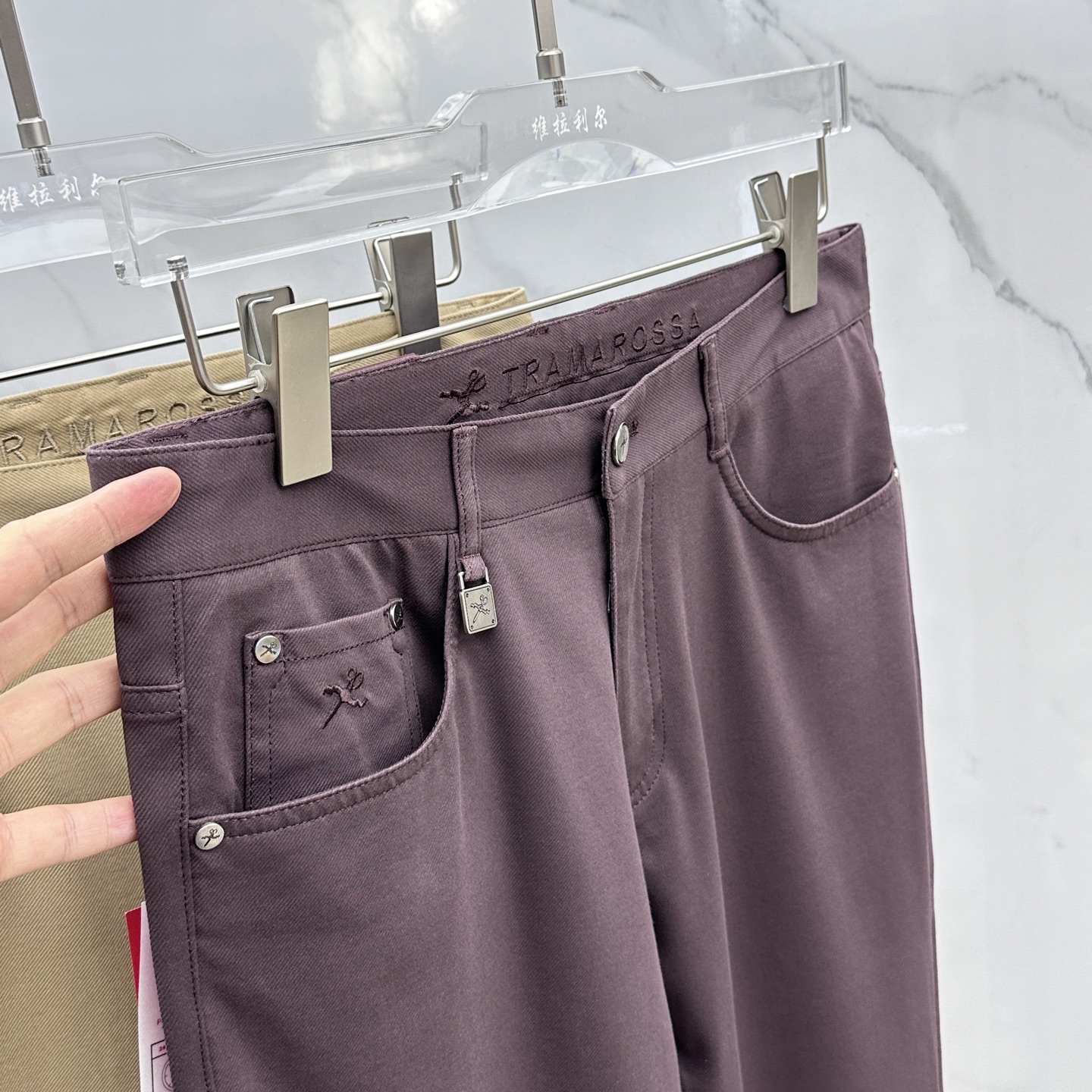 Italian Brand Tramaroossa: Spring 2025 Recreational Pants Collection and Co-Selling Strategy - 图片 5