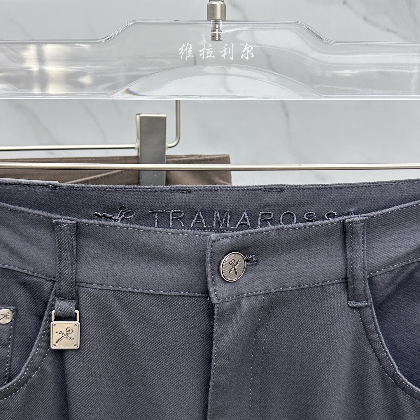 Italian Brand Tramaroossa Spring 2025 Recreational Pants: Co-Selling Network, Design, Hardware, Perfect Details - 图片 6