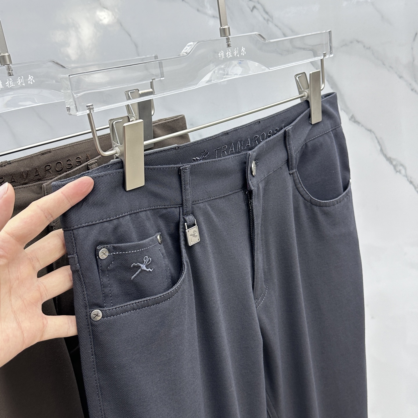 Italian Brand Tramaroossa Spring 2025 Recreational Pants: Co-Selling Network, Design, Hardware, Perfect Details - 图片 5