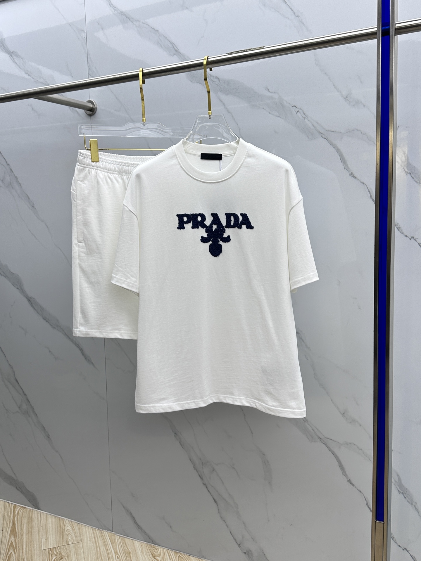  🆕Prad*普拉达 2025春夏最新款套装，男女款👫 贸易公司渠道稀出，同步官网发售！基本每一季都会有