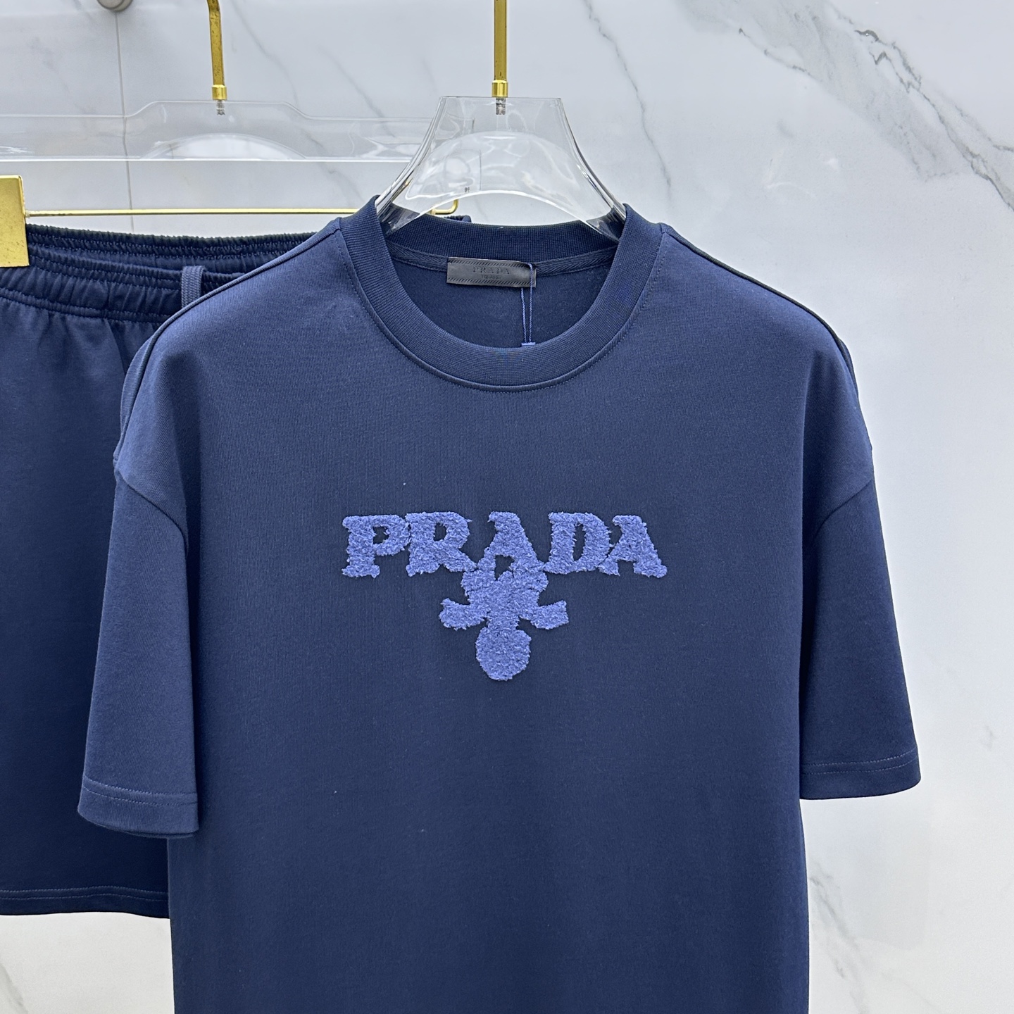  🆕Prad*普拉达 2025春夏最新款套装，男女款👫 贸易公司渠道稀出，同步官网发售！基本每一季都会有