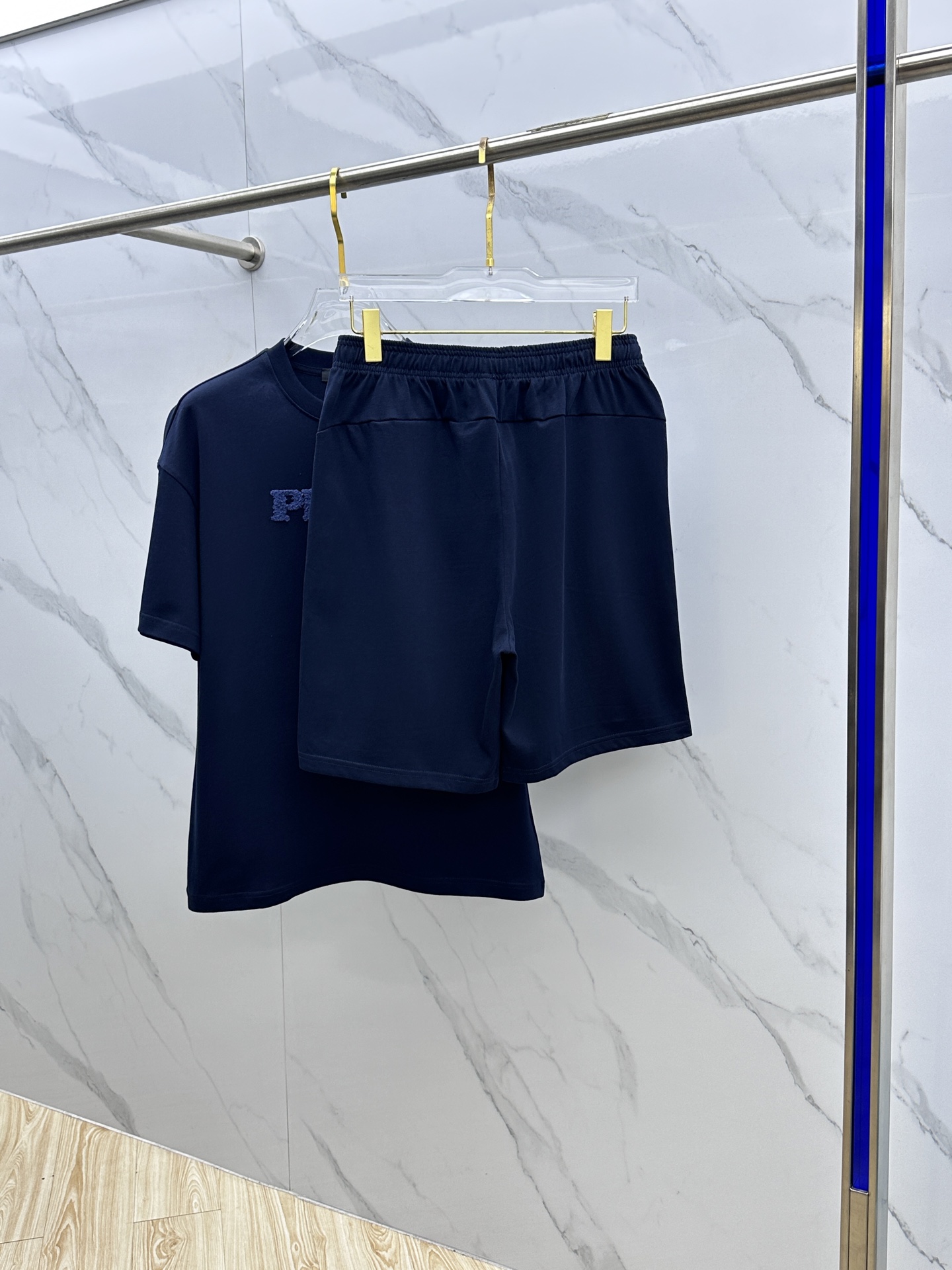  🆕Prad*普拉达 2025春夏最新款套装，男女款👫 贸易公司渠道稀出，同步官网发售！基本每一季都会有