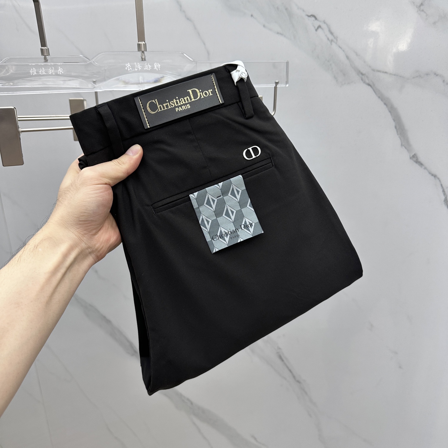 NO:457113,Dior*Dior's new spring and summer casual trousers are available simultaneously on the official website, trouser body craft design, imported customer-supplied auxiliary materials, fabric customization, and OEM products are free of inspection!  Every detail is the ultimate, the original hardware accessories are full of trendy style, complete with three standards, stylish and handsome on the upper body, and a must-have item for trendy people!  Original production of Ax!  Number of codes 29-40 None 37.39,,dior,dior,alexander wang19860909Dior*迪奥 春夏新品休闲裤西裤,官网同步发售,裤身工艺设计,进口客供辅料、面料定制,代工厂出品免检！每个细节做到极致,原版五金配件,潮范十足、三标齐全,上身有型帅气,潮人必备单品！ Ax原单出品！ 码数29-40无37.39,,dior,dior,alexander wang,Men's clothing