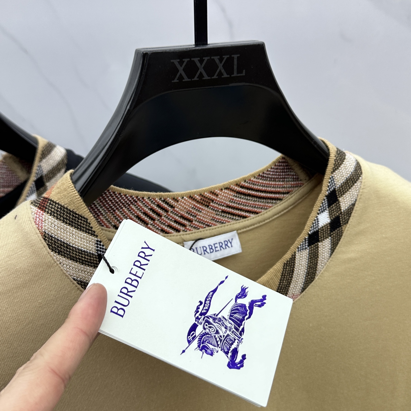  🆕BBR*巴宝莉  2025FW春夏新品圆领打底外穿T恤，立体感logo常规半袖 活性纯棉打底T恤，棉