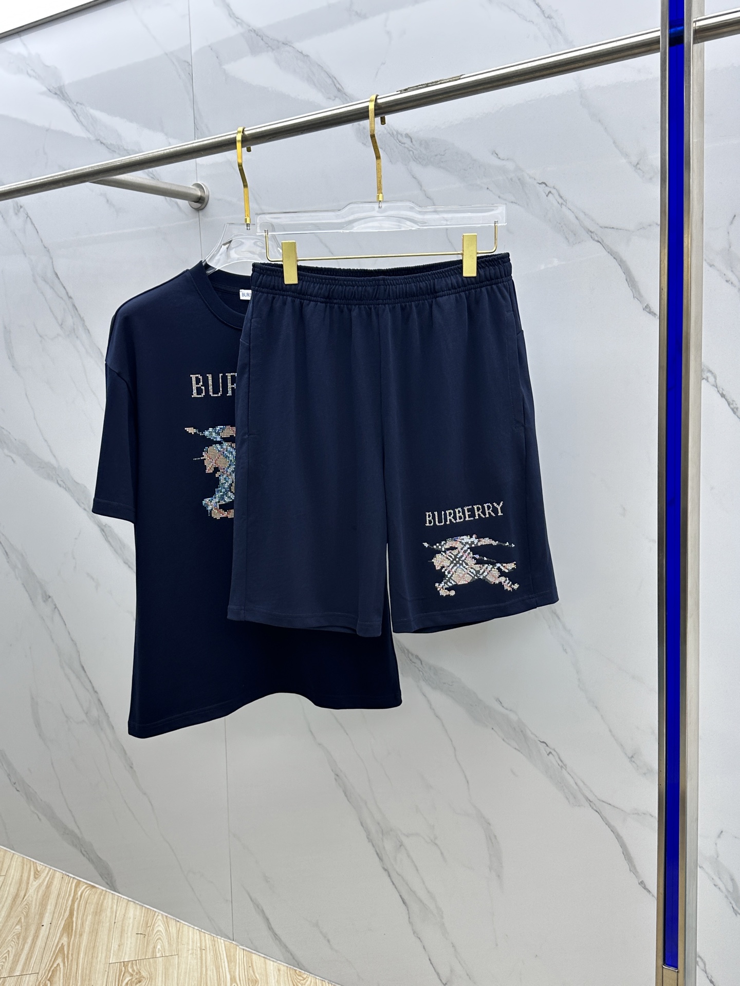 Burberry Spring/Summer Set: War Horse Print, Rhinestone Detail, Unisex Design 9 i1748885629919 9117 0 7