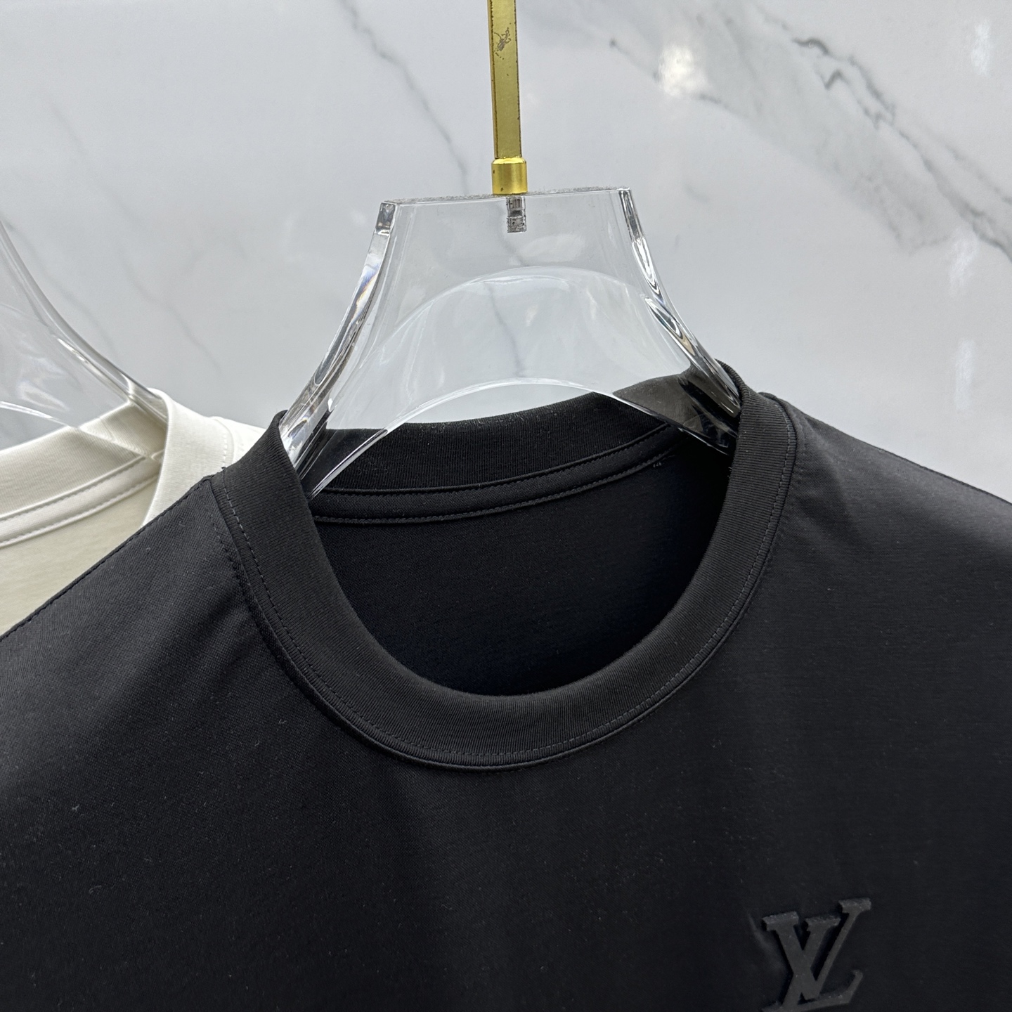  🆕1V*路易威登  2025FW春夏新款户外牛货，特综训运动健身跑步休闲内搭吸湿排汗T恤
全天候户外运