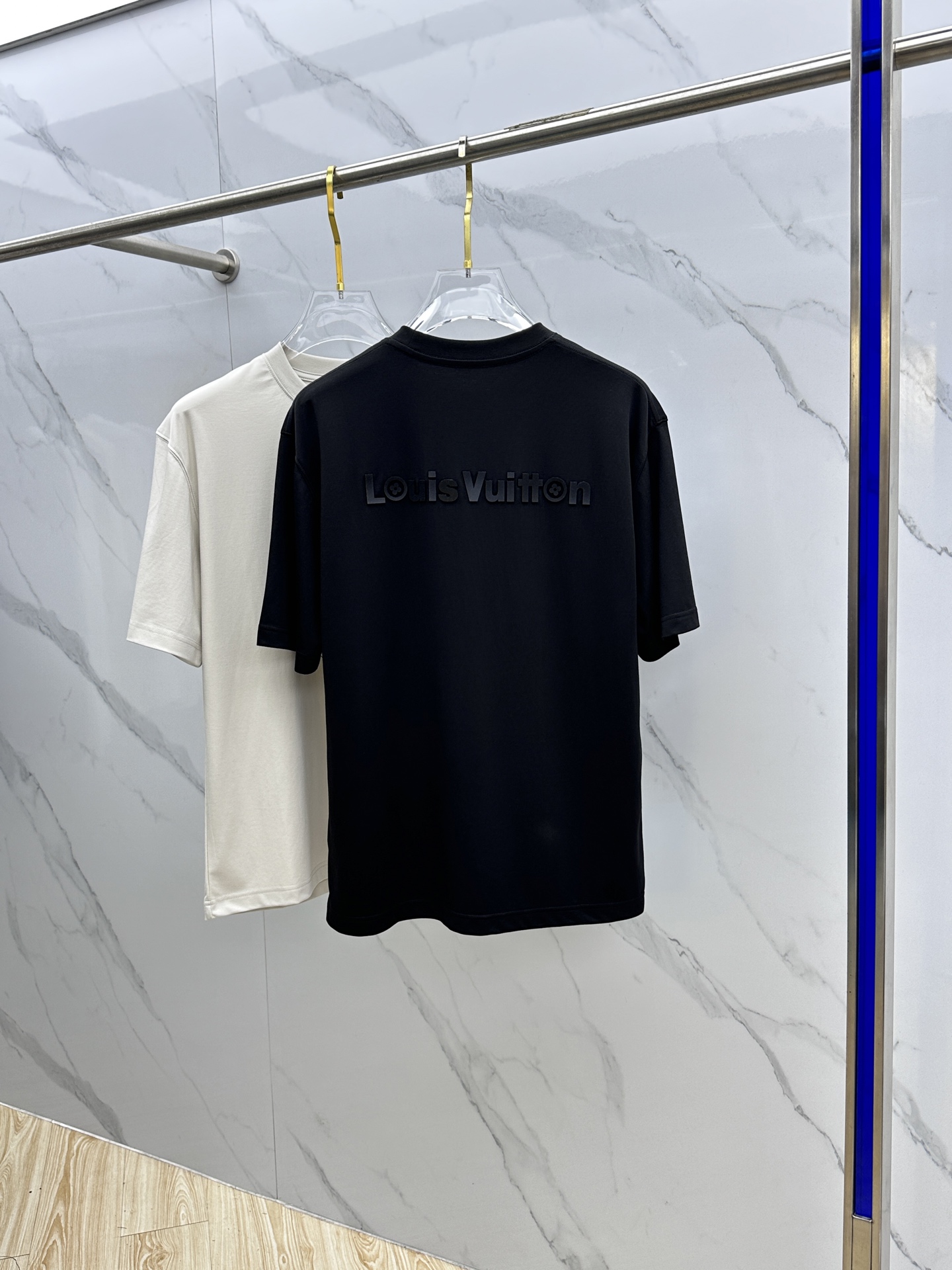  🆕1V*路易威登  2025FW春夏新款户外牛货，特综训运动健身跑步休闲内搭吸湿排汗T恤
全天候户外运