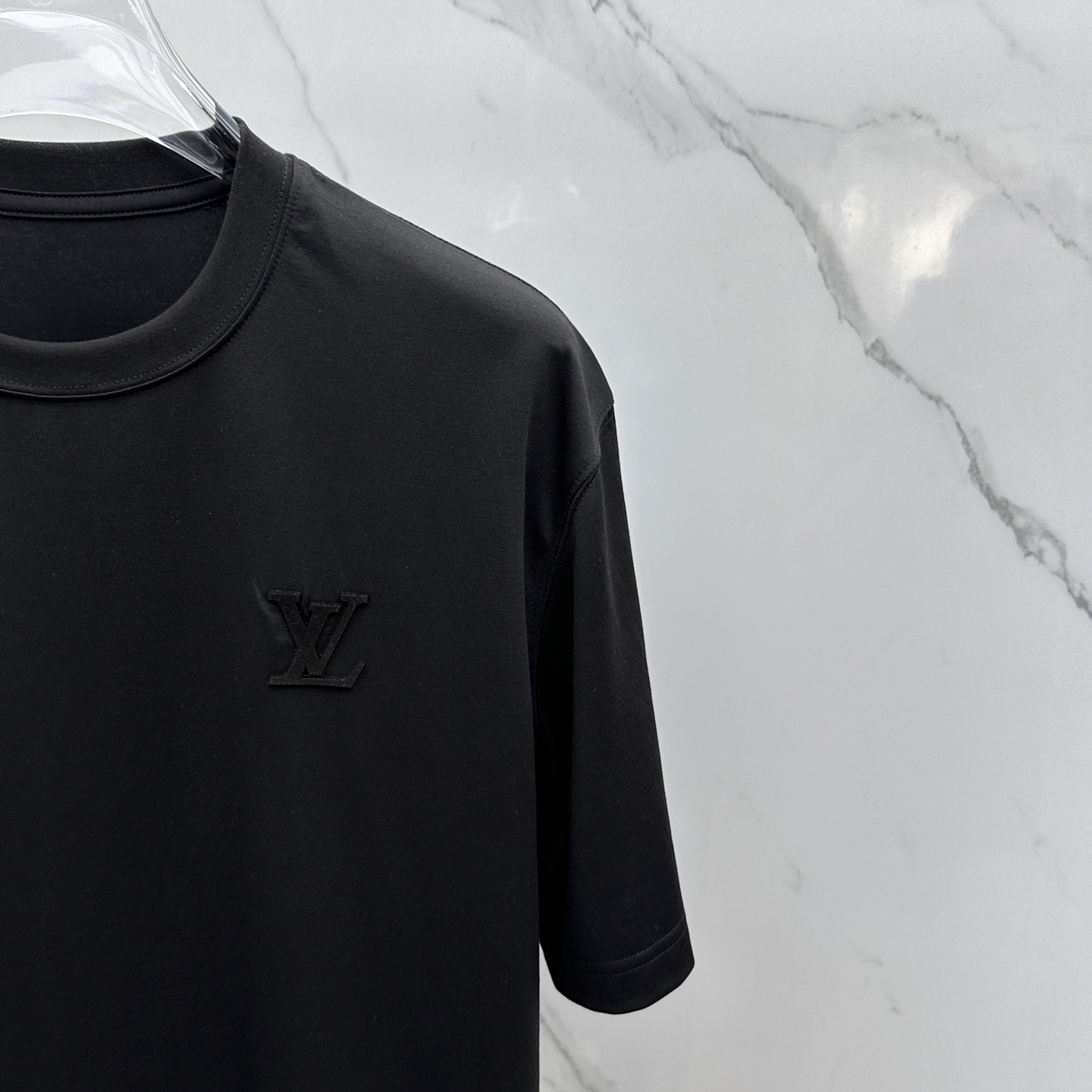  🆕1V*路易威登  2025FW春夏新款户外牛货，特综训运动健身跑步休闲内搭吸湿排汗T恤
全天候户外运