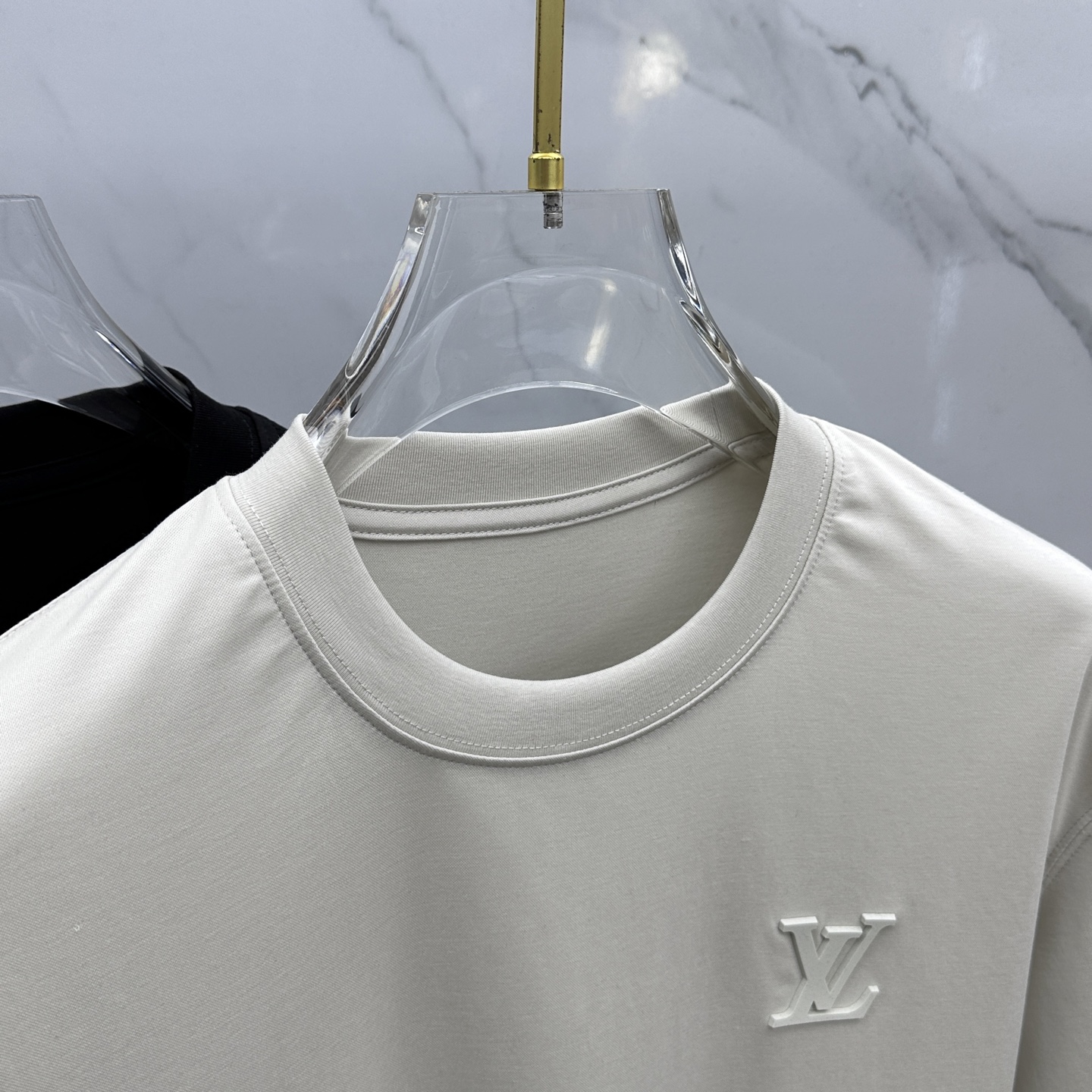  🆕1V*路易威登  2025FW春夏新款户外牛货，特综训运动健身跑步休闲内搭吸湿排汗T恤
全天候户外运