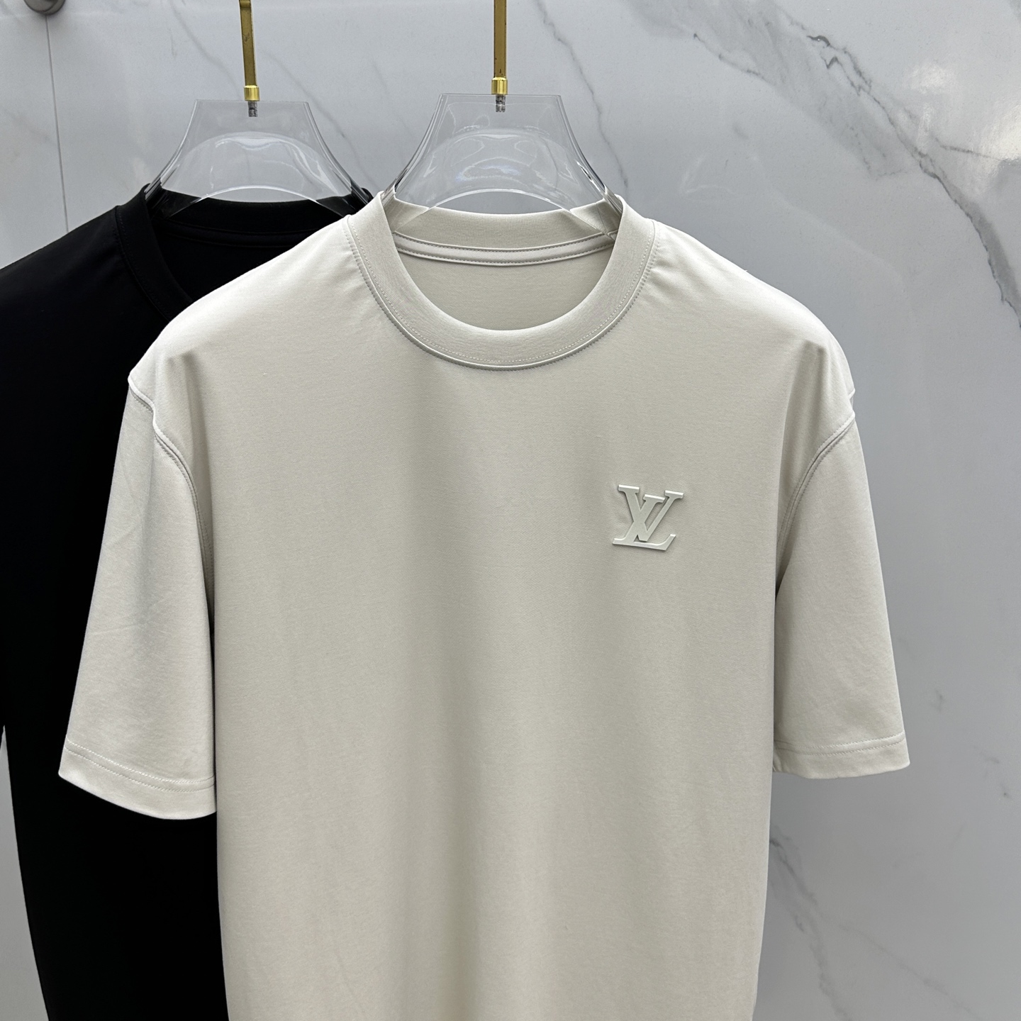  🆕1V*路易威登  2025FW春夏新款户外牛货，特综训运动健身跑步休闲内搭吸湿排汗T恤
全天候户外运