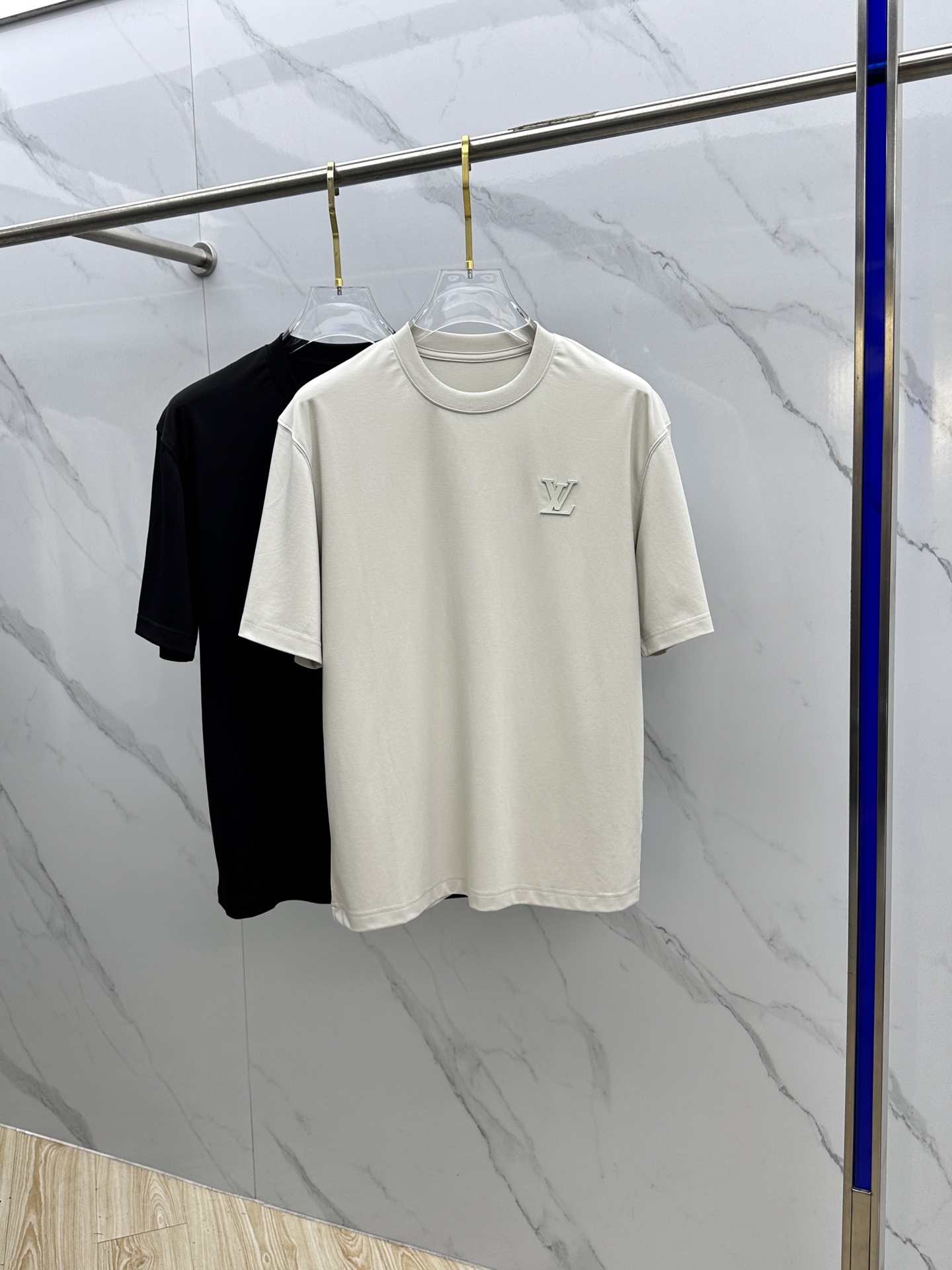  🆕1V*路易威登  2025FW春夏新款户外牛货，特综训运动健身跑步休闲内搭吸湿排汗T恤
全天候户外运