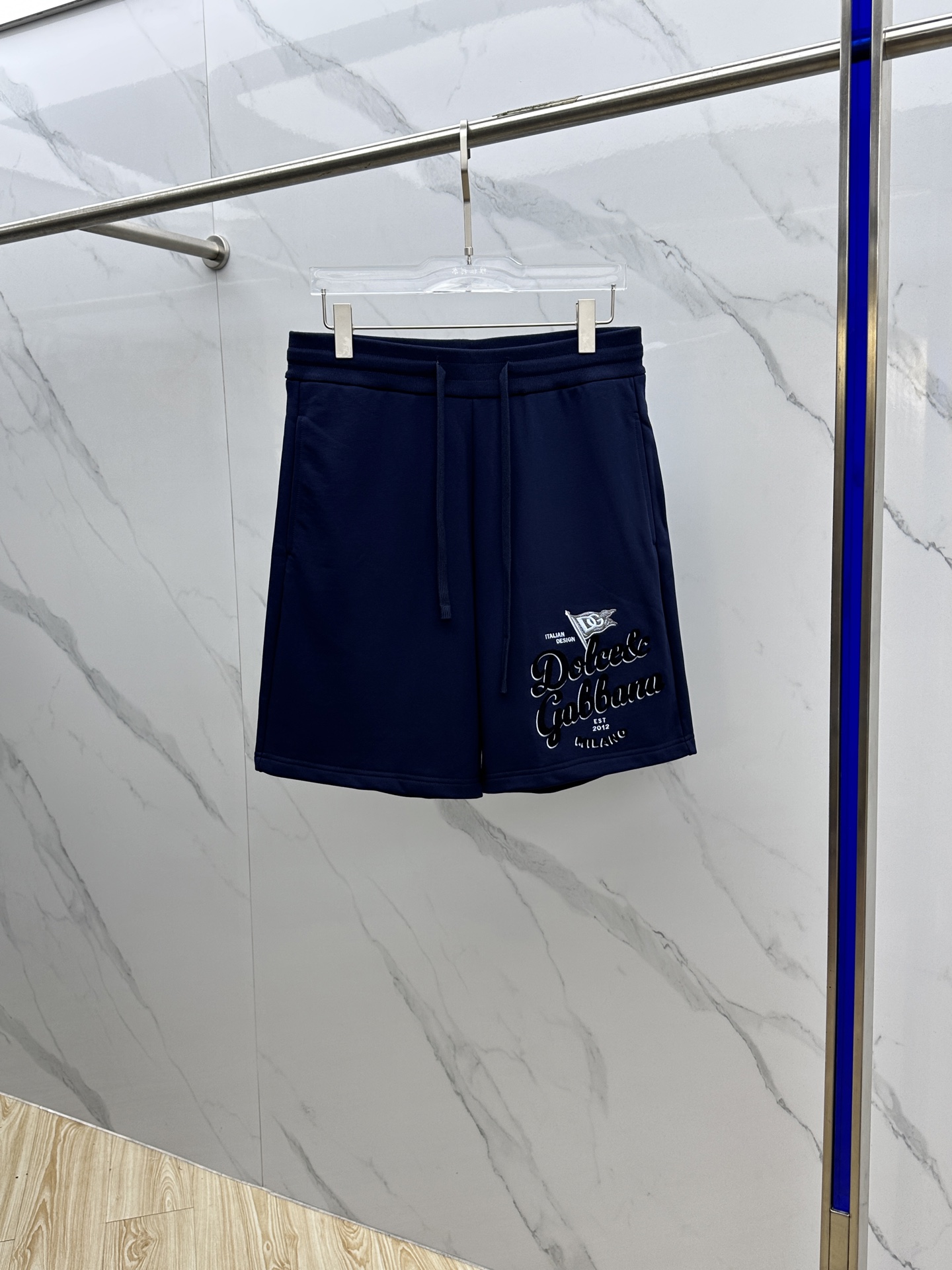 NO:464786,DG*Dougabanna 2025 Spring and Summer New Men's Casual Drawstring Shorts High-end Products are simple, fashionable and generous, simple, neat and refreshing, and the quality workmanship details can stand any form of test. They are simple, generous and versatile. The upper body is elegant and handsome, and the new visual feeling is refreshing!  The quality is invincible, the details are in place, the three standards are complete, and hei is not picky about others!  Size S-XL, Dolce & Gabbana, shorts, alexander wang19860909DG*杜嘉班纳 2025春夏新款男士休闲抽绳短裤 高端货简洁时尚大方 简洁利落又清爽 品质做工细节经得起任何形式检验,简约大方百搭款 上身优雅帅气,焕然一新的即视感！品相无敌,细节都很到位,三标齐全,hei上身不挑人！ 尺码S-XL,,Dolce&Gabbana,shorts,alexander wang,Men's clothing